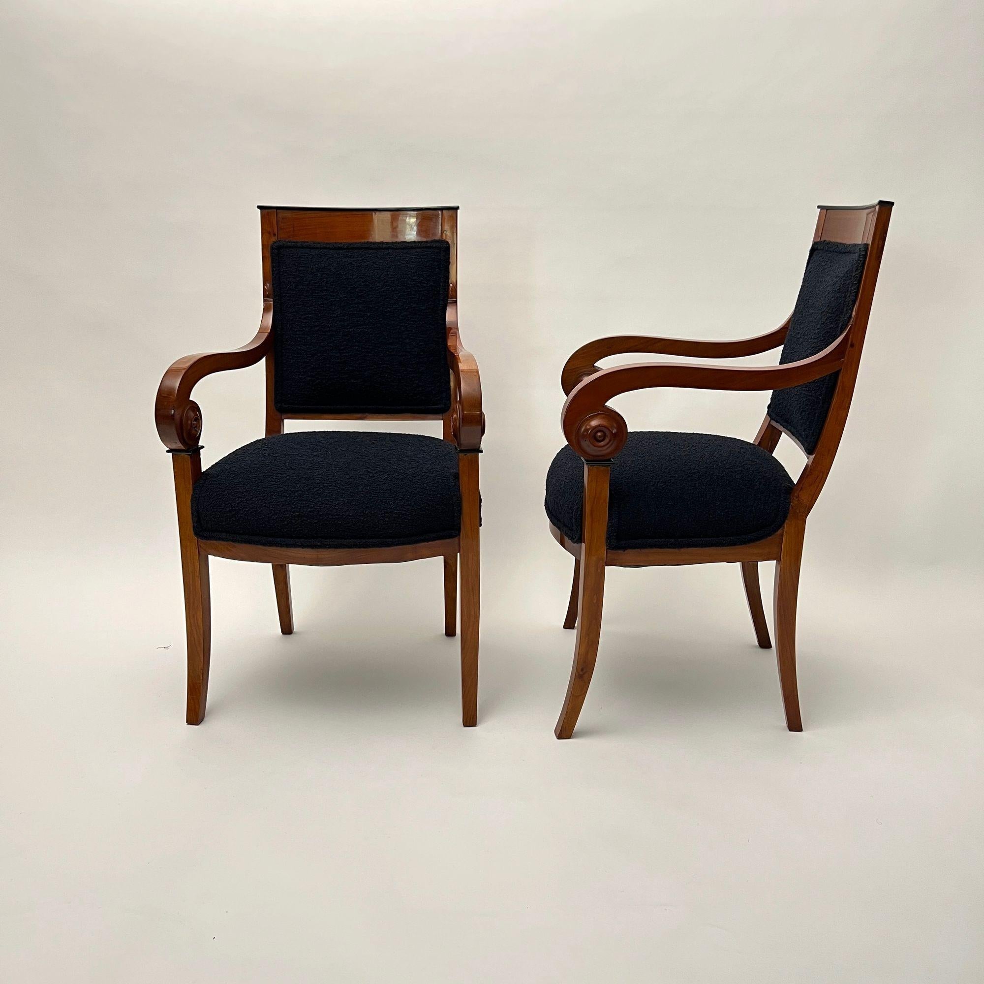 Pair of Biedermeier Armchairs, Cherry Wood, Black Boucle, France circa 1820 In Good Condition For Sale In Regensburg, DE
