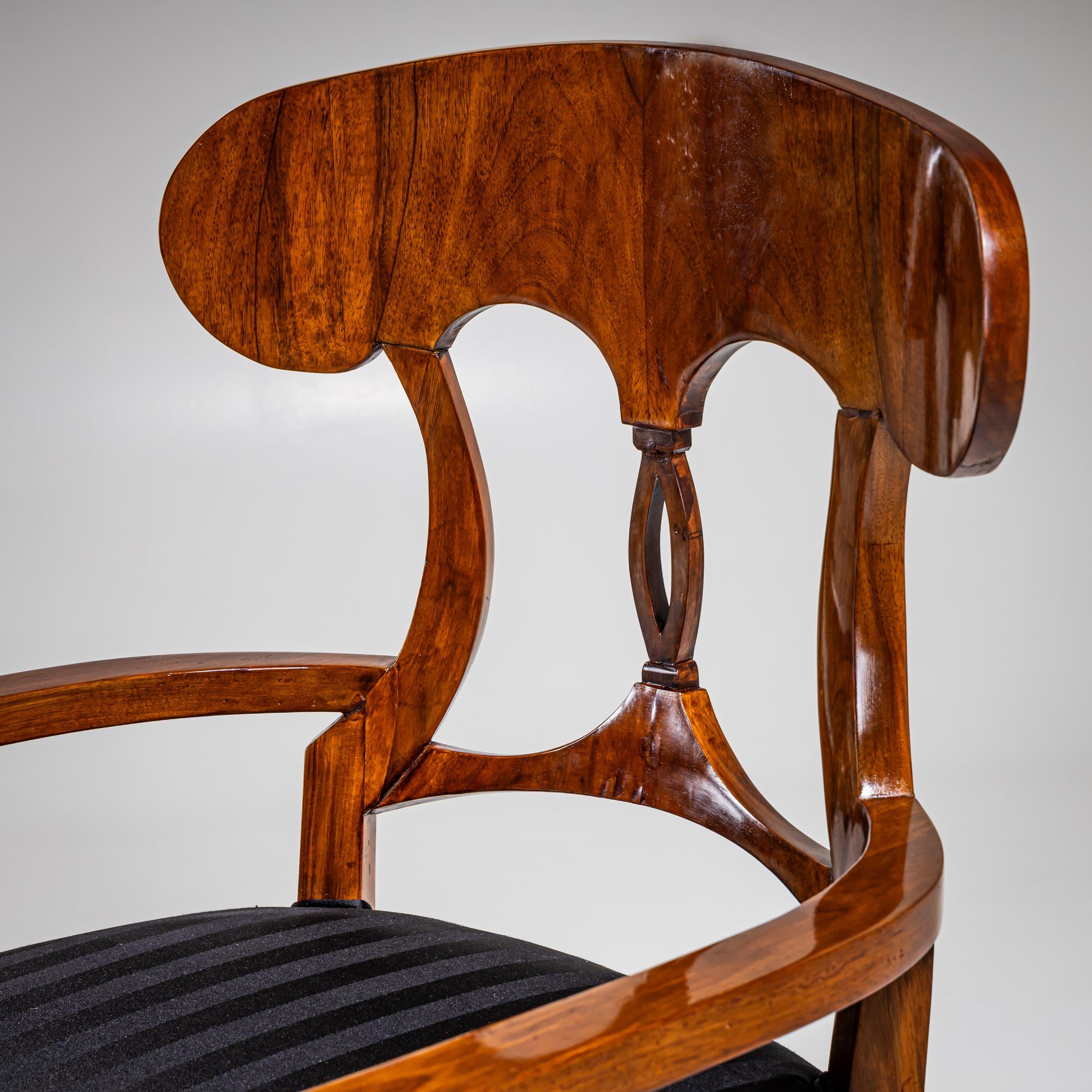 Pair of Biedermeier Armchairs, circa 1830 In Good Condition For Sale In Greding, DE