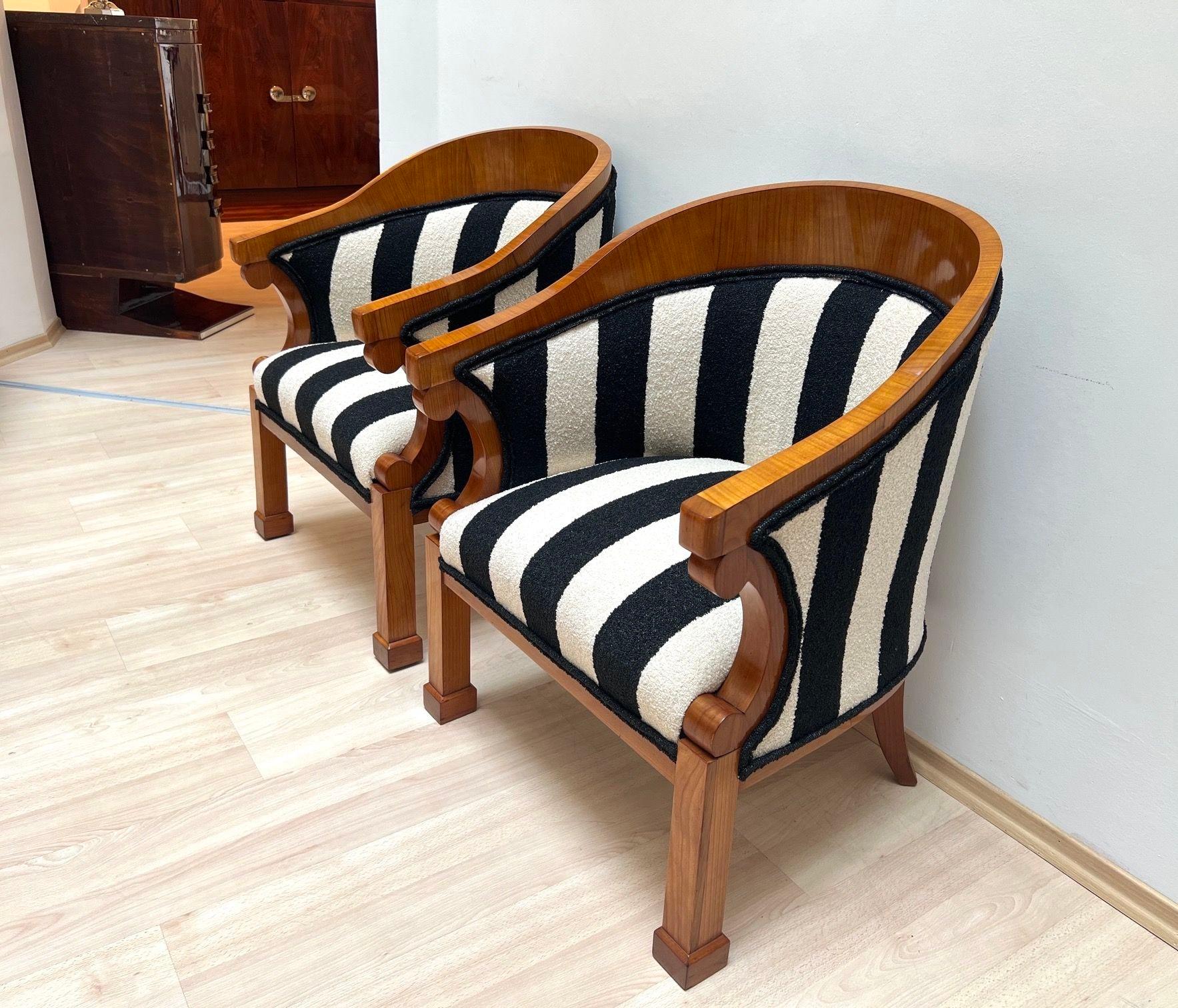 Pair of Biedermeier Bergere Chairs, Cherrywood, Boucle, Austria circa 1830 In Good Condition For Sale In Regensburg, DE