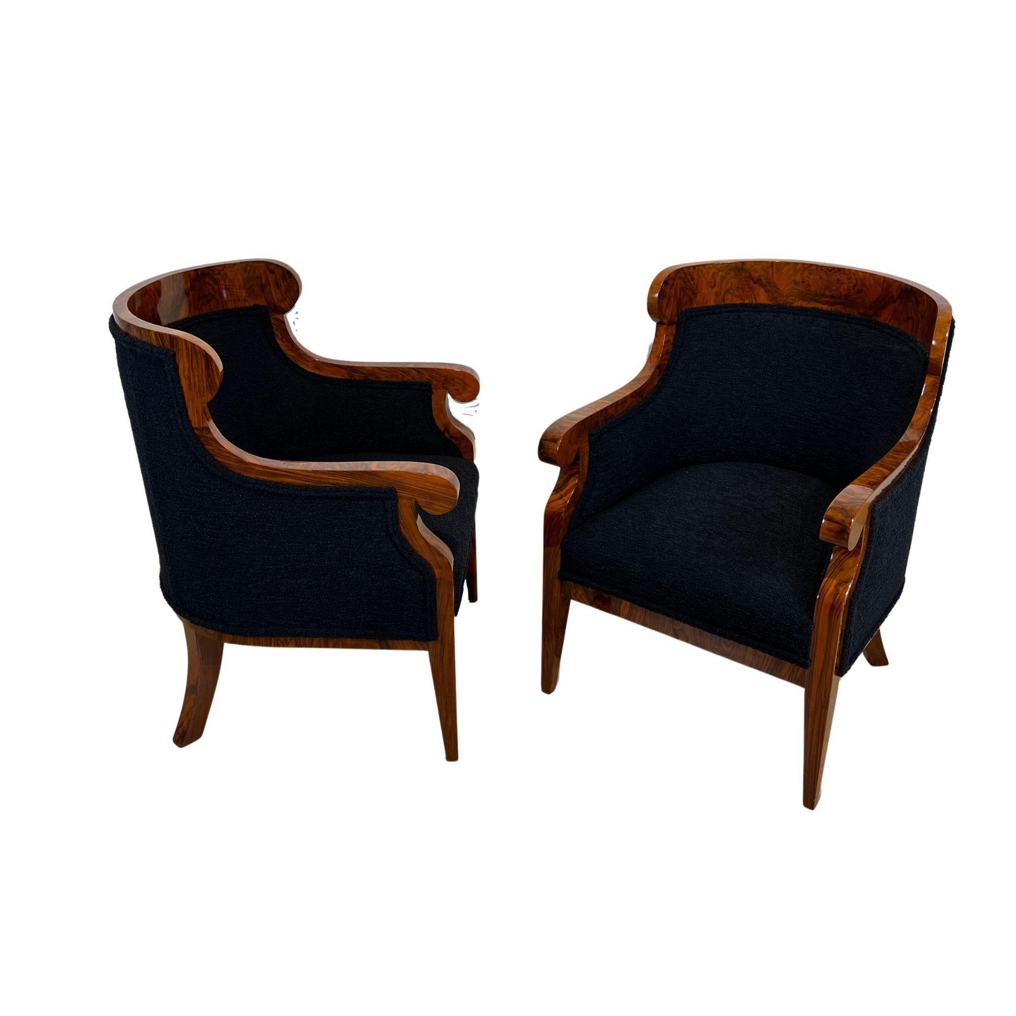 Elegant Pair of neoclassical Biedermeier Bergere chairs from Austria, Vienna circa 1850.
Walnut veneered on softwood and solid walnut wood.
Conical square-tapered legs. Restored condition and shellac hand-polished.
Newly upholstered in black 
