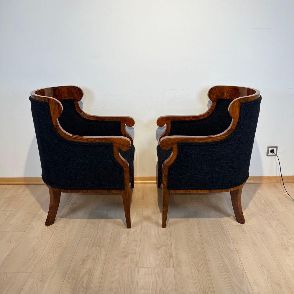 Pair of Biedermeier Bergere Chairs, Walnut, Black Boucle, Austria circa 1850 In Good Condition For Sale In Regensburg, DE