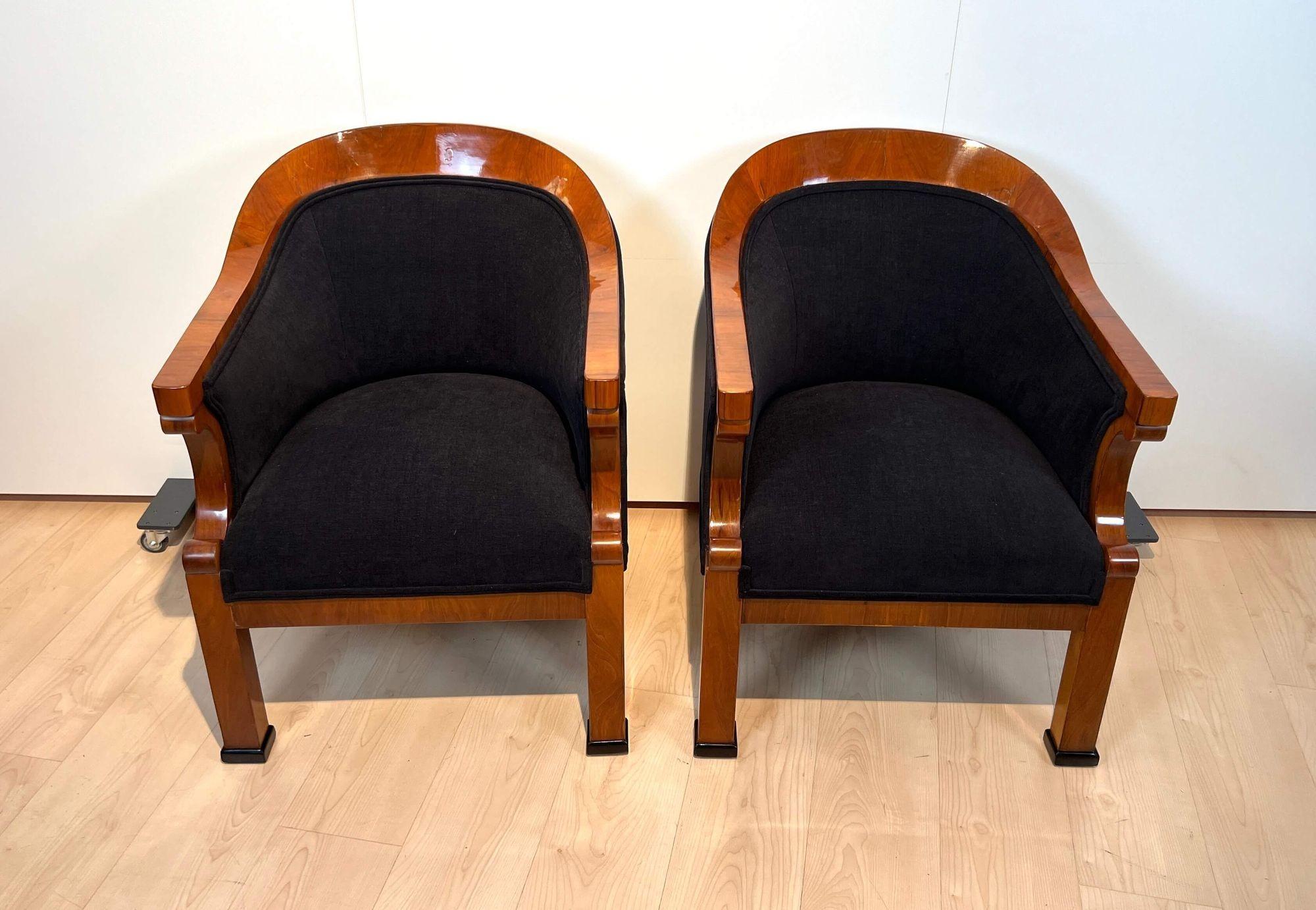 Pair of Biedermeier Bergere Chairs, Walnut Veneer, Vienna/Austria, 19th Century In Good Condition In Regensburg, DE