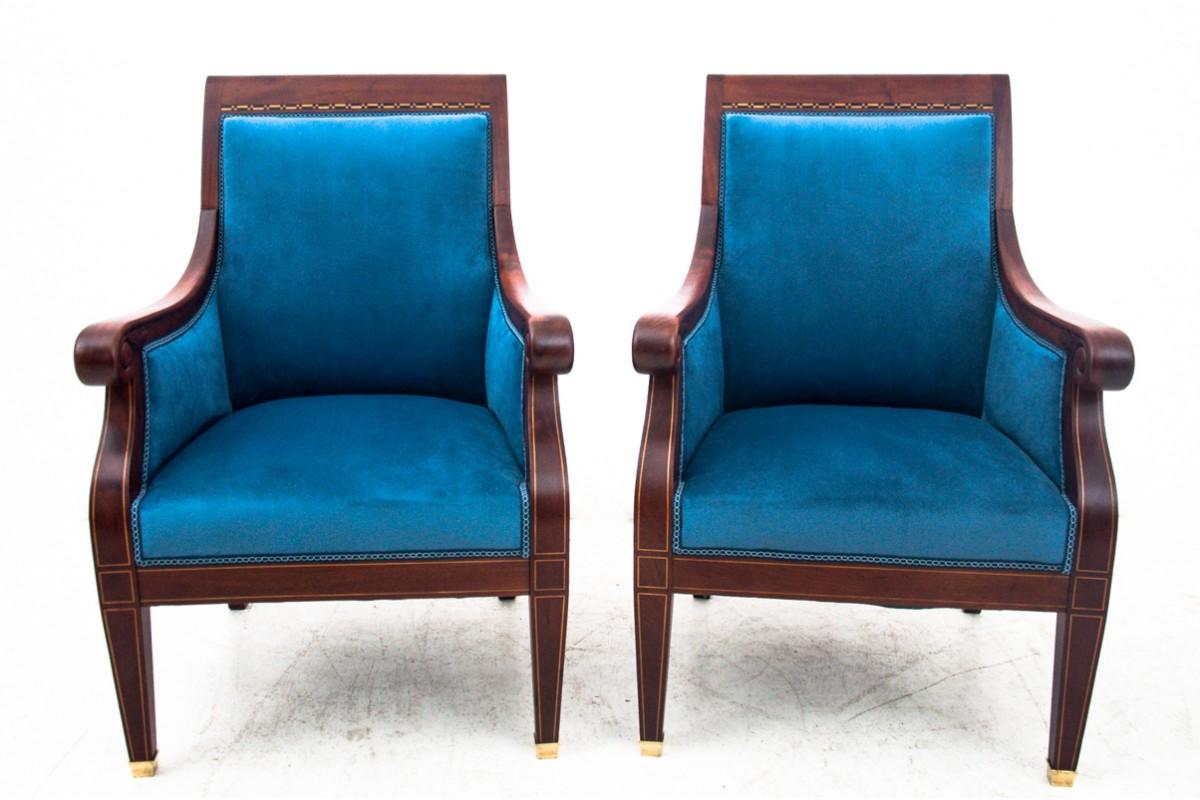 Antique armchairs in Biedermeier Style from the end of the 19th century, circa 1880. 
Made of walnut wood with intarsia and brass ornaments on the front legs.
Furniture in very good condition, professionally renovated. 
The seats were covered with
