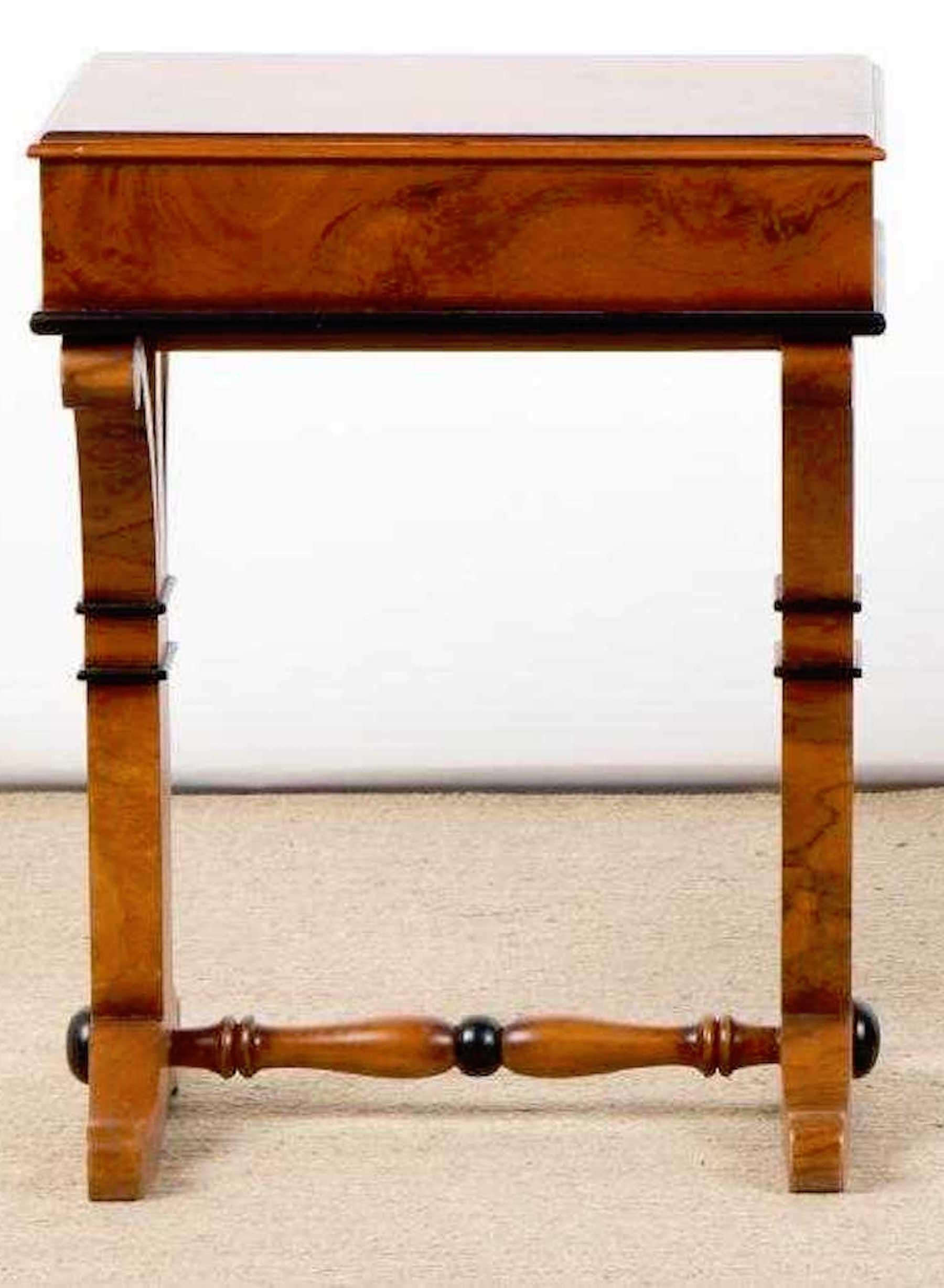 20th Century Pair of Biedermeier Style Burl and Ebonized End Tables or Nightstands