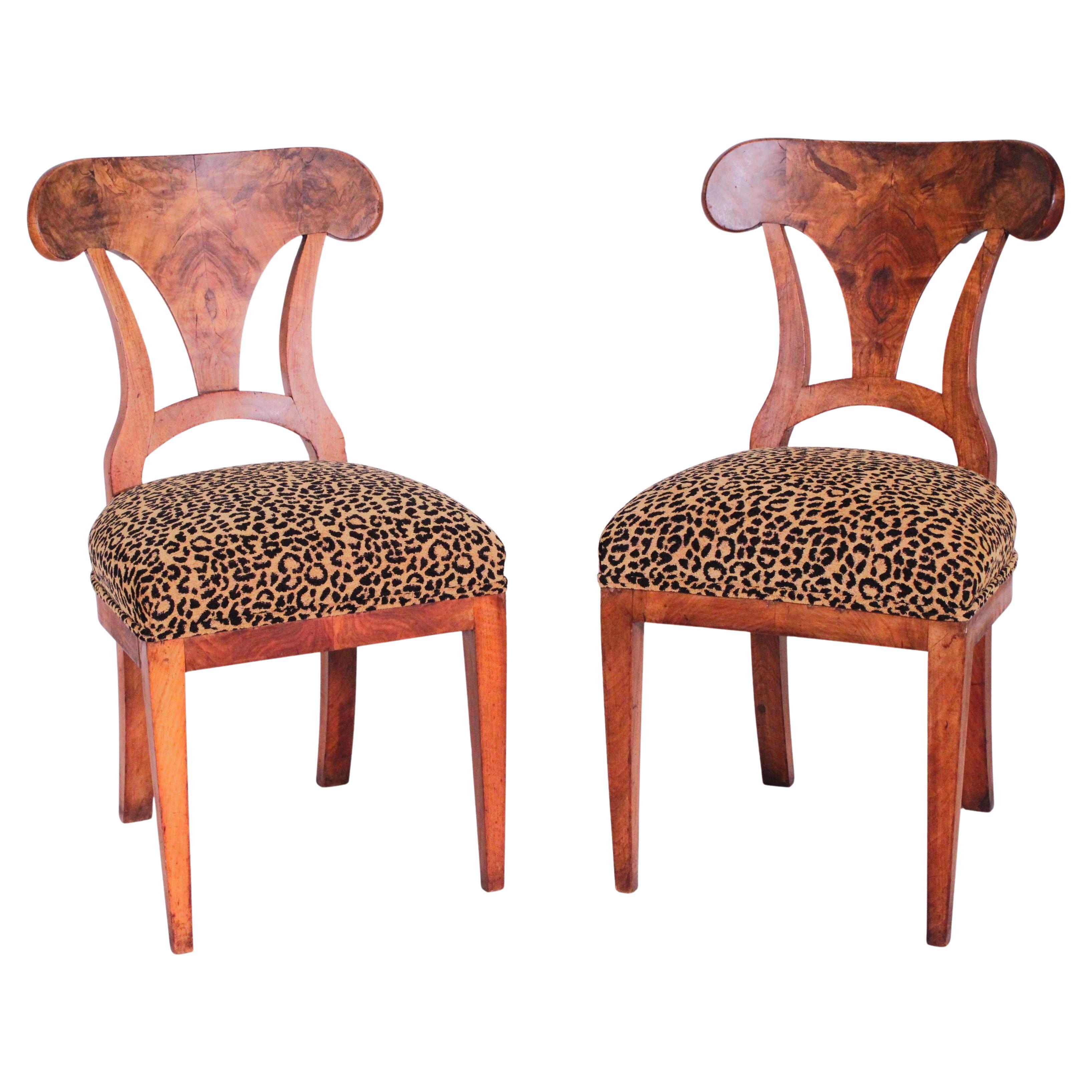 Coppia di poltrone Biedermeier in radica di noce in vendita