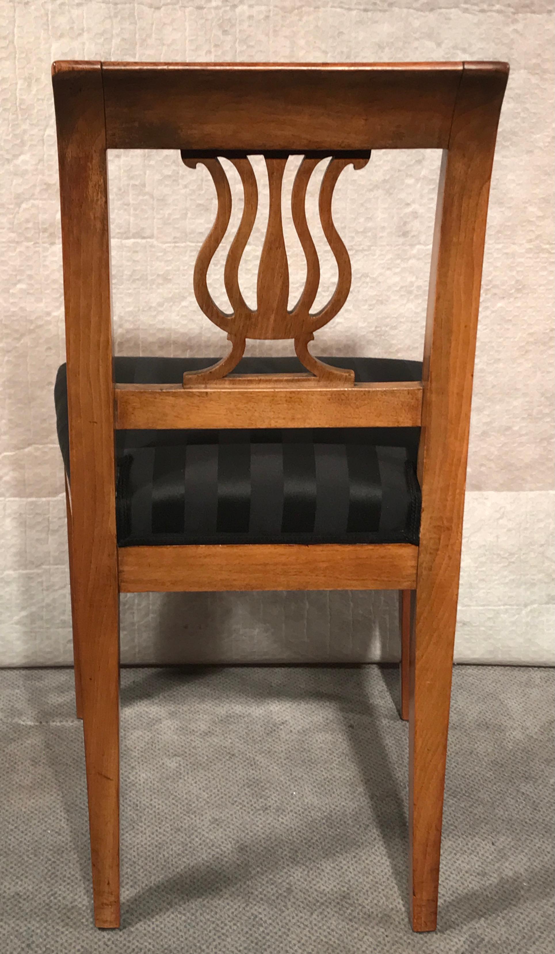 Early 19th Century Pair of Biedermeier Chairs, 1820