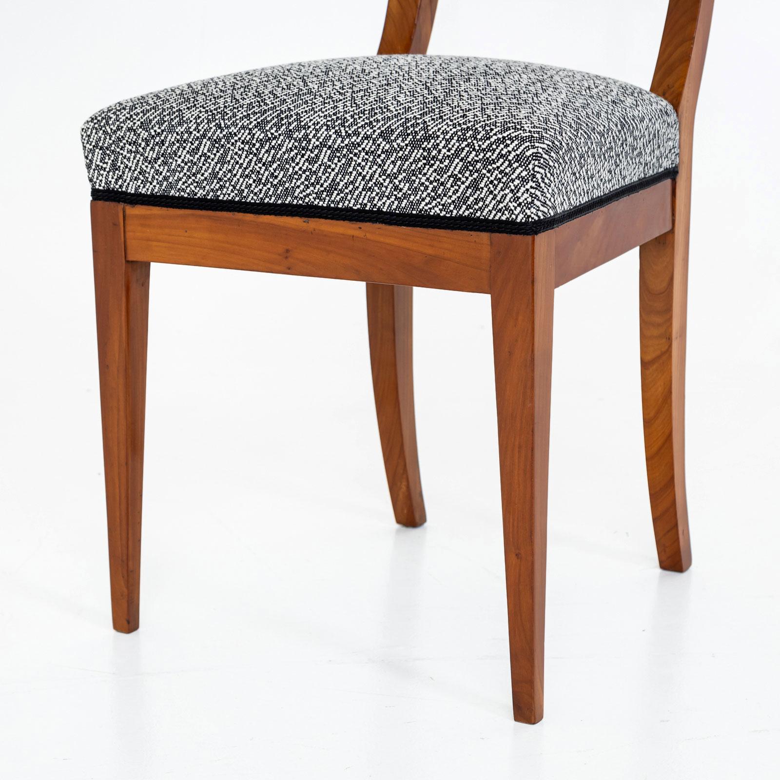 Pareja de sillas Biedermeier de madera de cerezo, hacia 1820 en venta 3