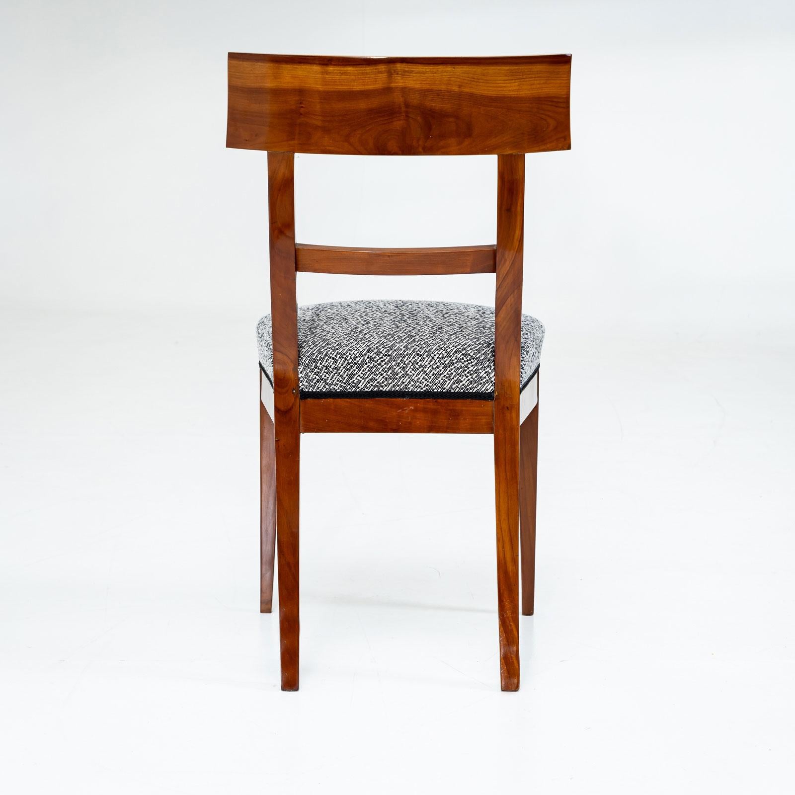 Pareja de sillas Biedermeier de madera de cerezo, hacia 1820 en venta 4