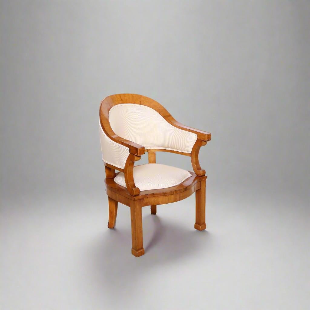 Paire de fauteuils Biedermeier en cerisier, Attr. à Joseph Danhauser Bon état - En vente à New York, NY