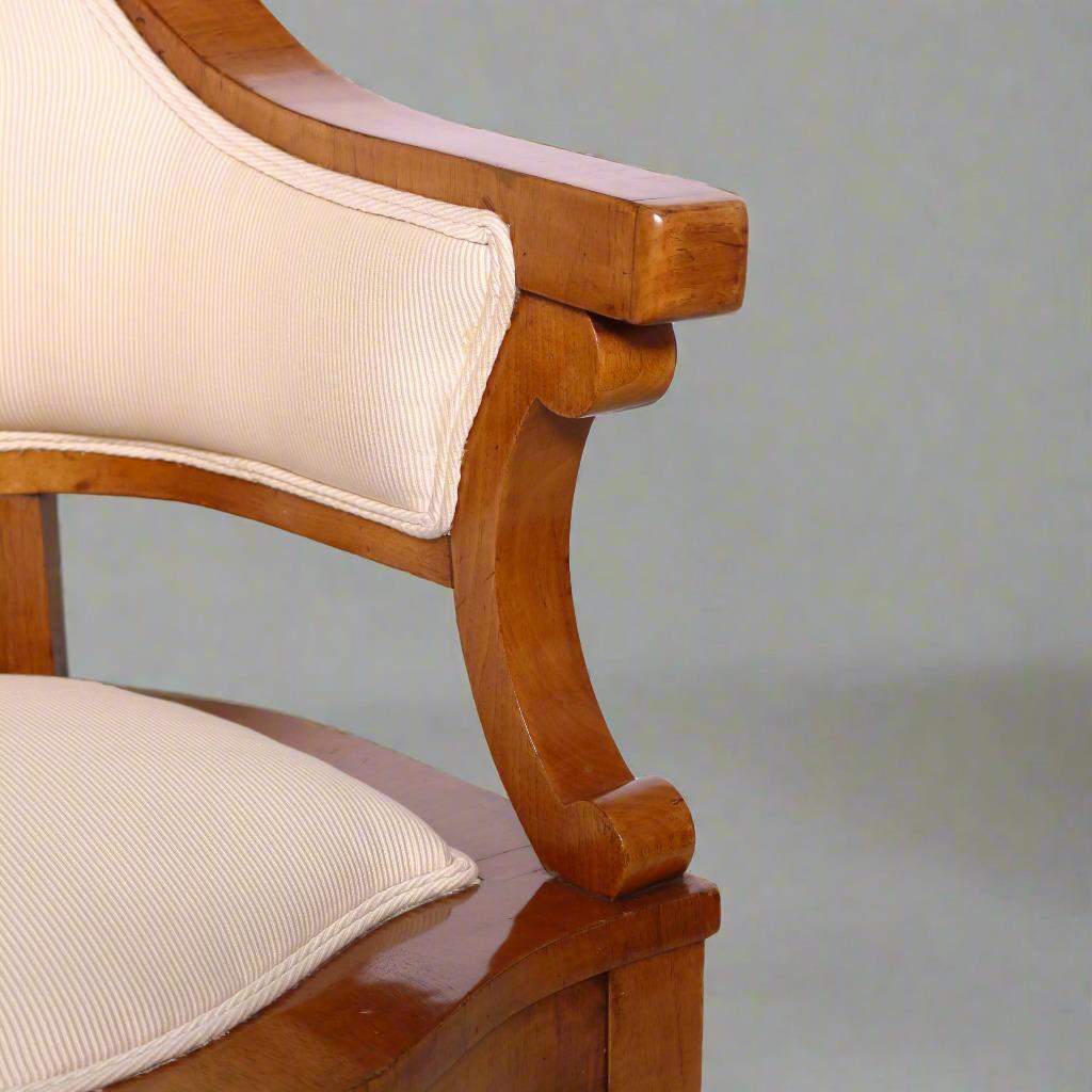 XIXe siècle Paire de fauteuils Biedermeier en cerisier, Attr. à Joseph Danhauser en vente