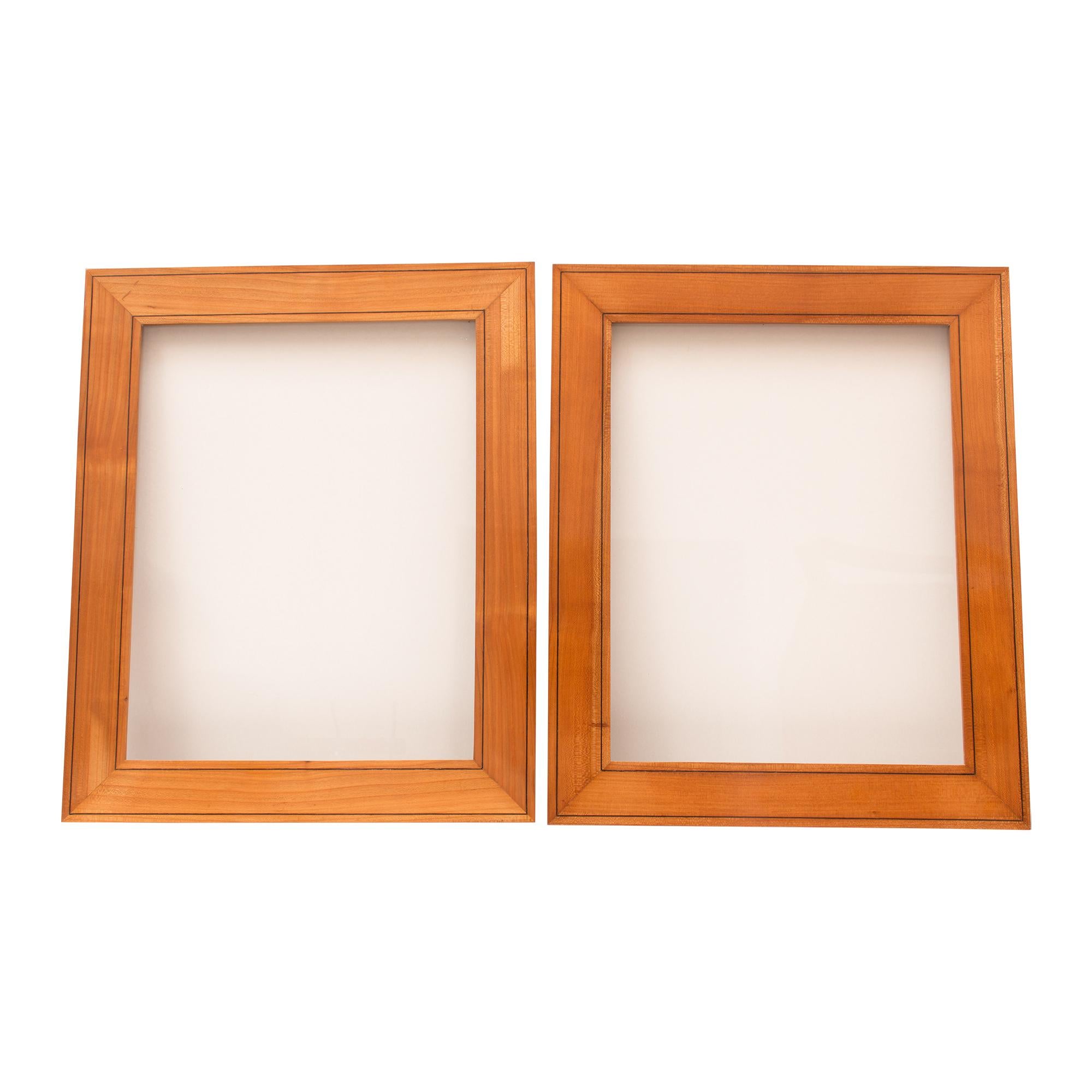 Pair of Biedermeier Cherrywood Picture Frames In Good Condition For Sale In Darmstadt, DE