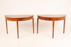Paar Biedermeier Demi-Lune-Tische aus Kirschholz, um 1820