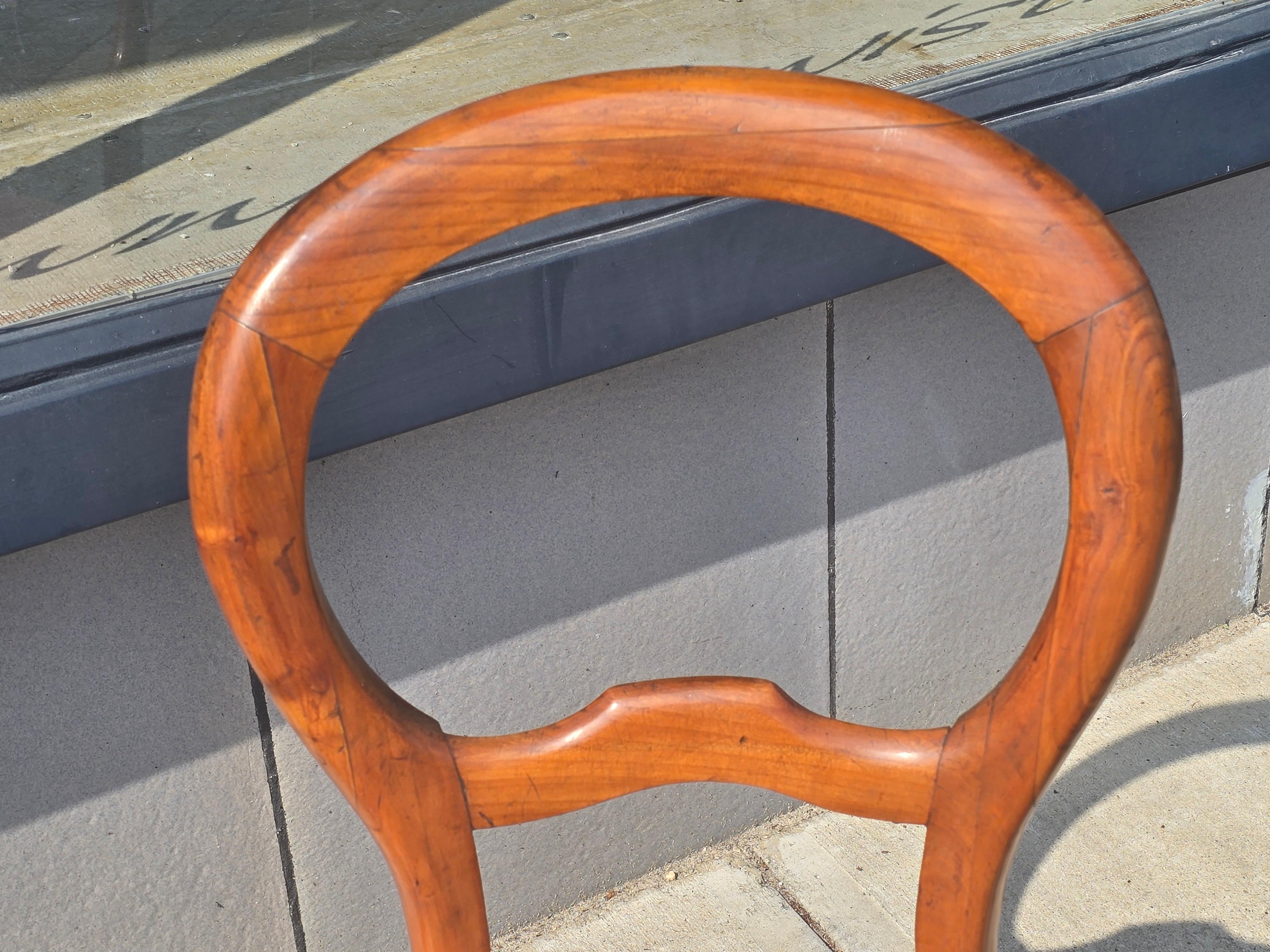 Coppia di poltrone Biedermeier in legno di cirmolo, metà del XIX secolo In condizioni buone in vendita a Kilmarnock, VA