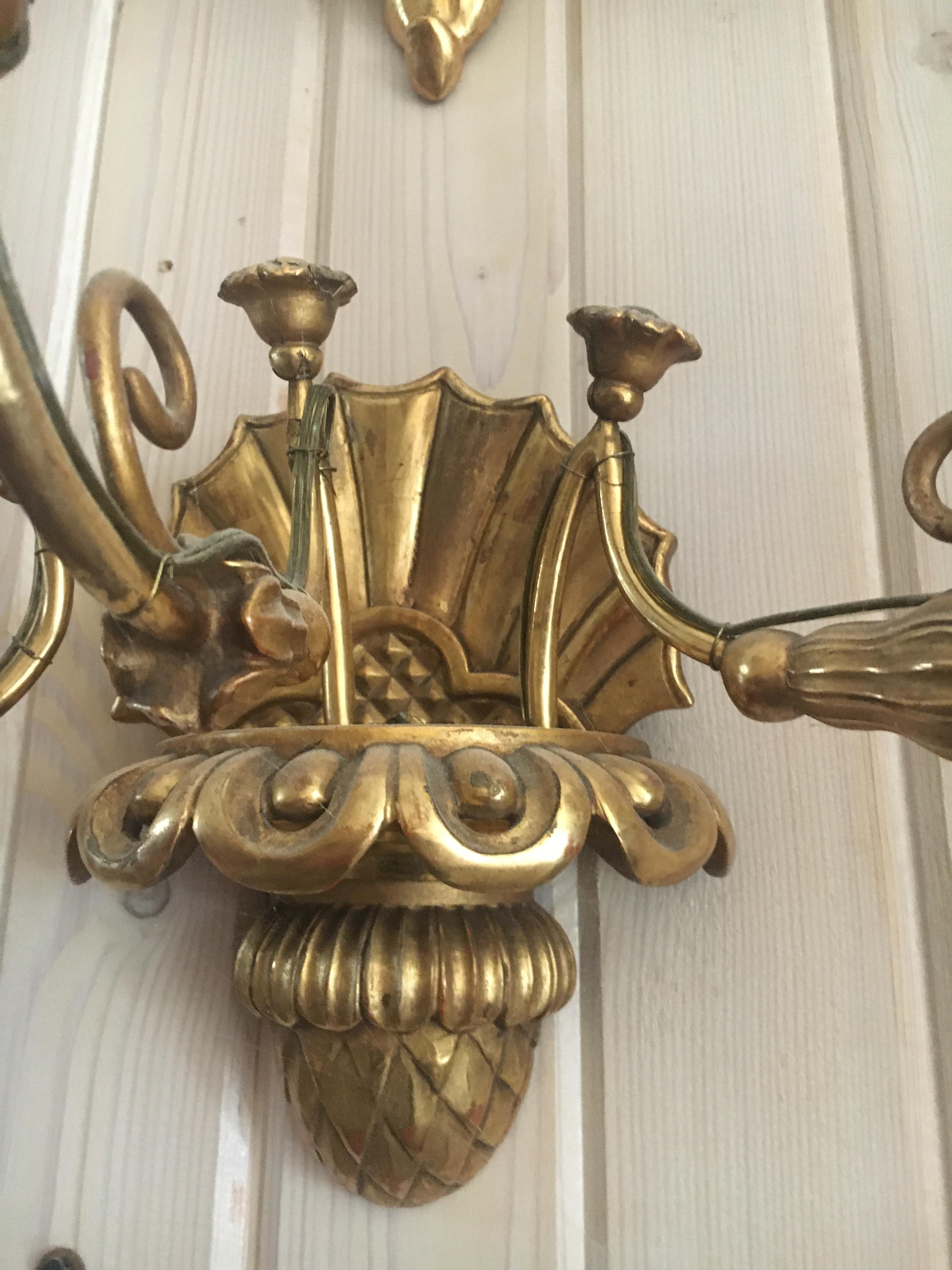 Bois doré Paire d'Appliques à Trois Lumières Biedermeier en Bois Doré en vente