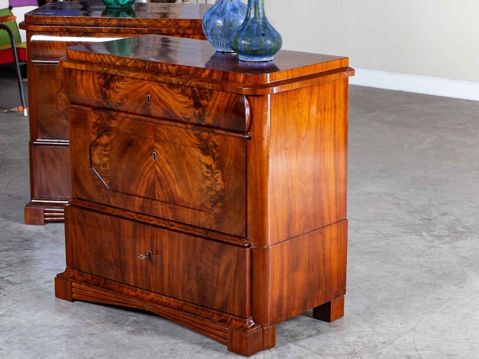 Hand-Crafted Pair of Biedermeier Period North German Mahogany Chest of Drawers, circa 1820