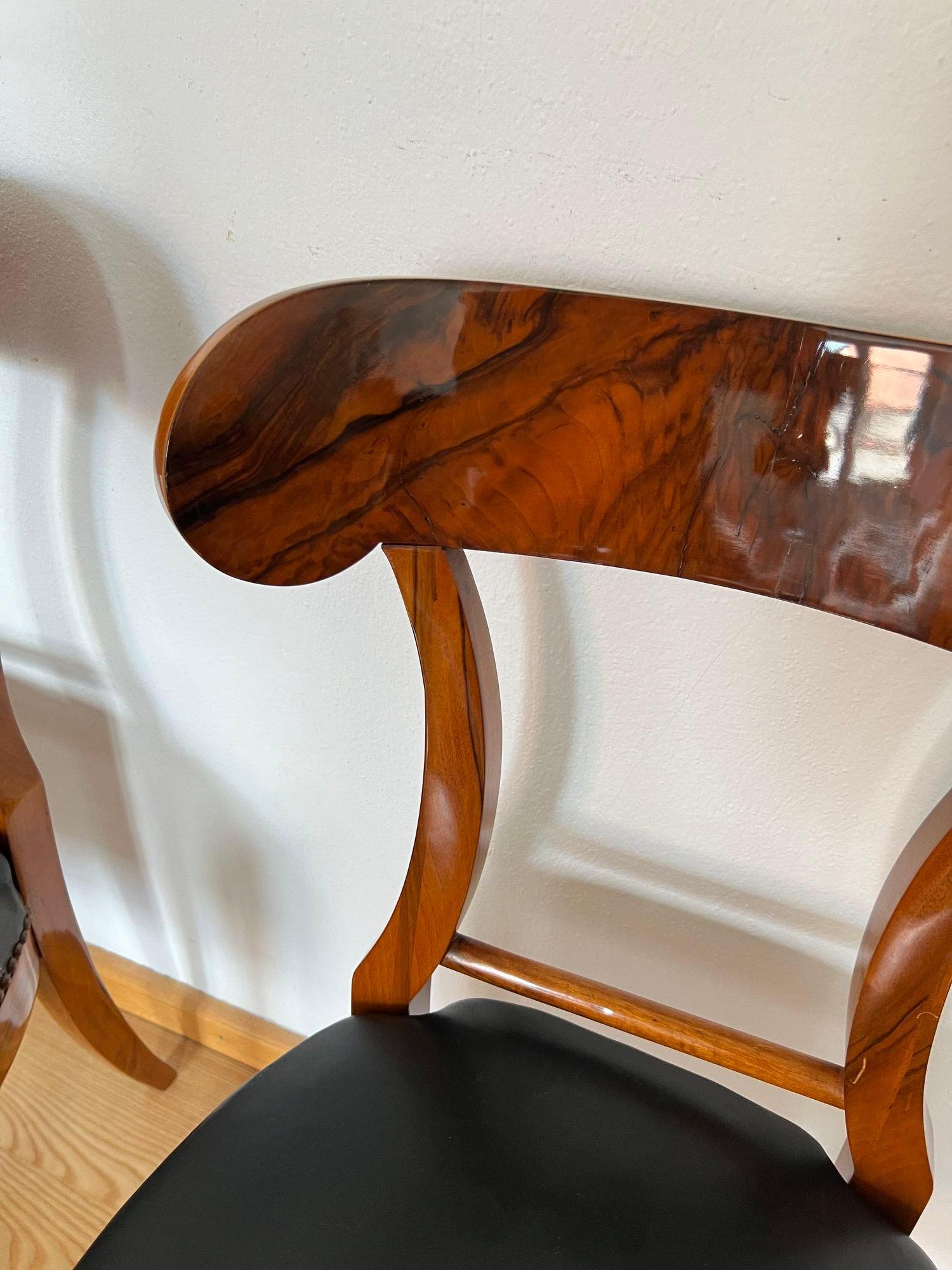 Paire de chaises pelle Biedermeier, noyer, cuir noir, Autriche vers 1820 en vente 3