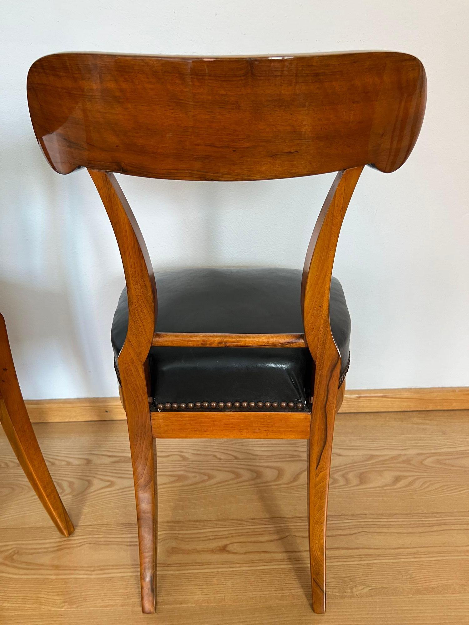 Paire de chaises pelle Biedermeier, noyer, cuir noir, Autriche vers 1820 en vente 7