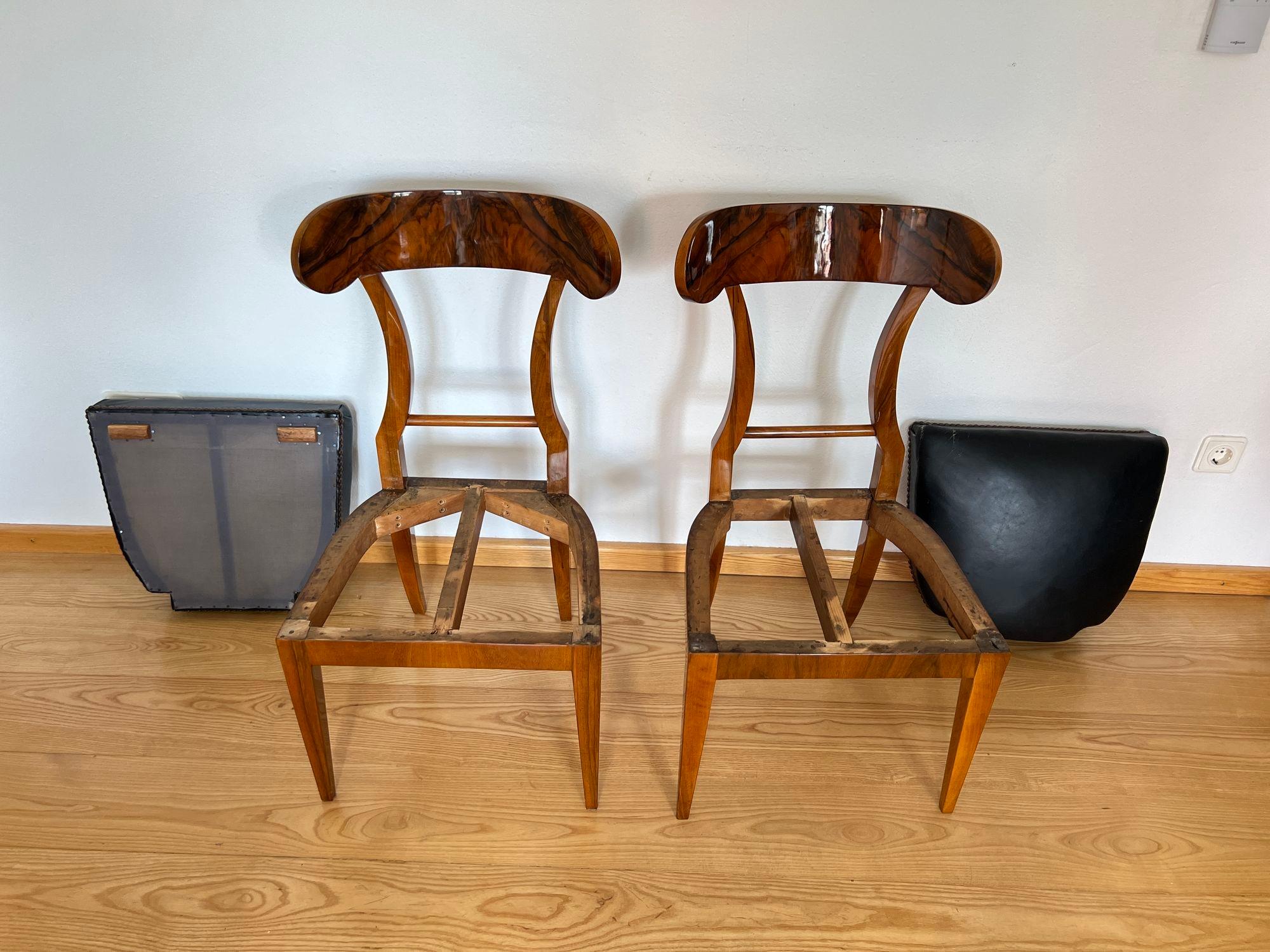 Paire de chaises pelle Biedermeier, noyer, cuir noir, Autriche vers 1820 en vente 10