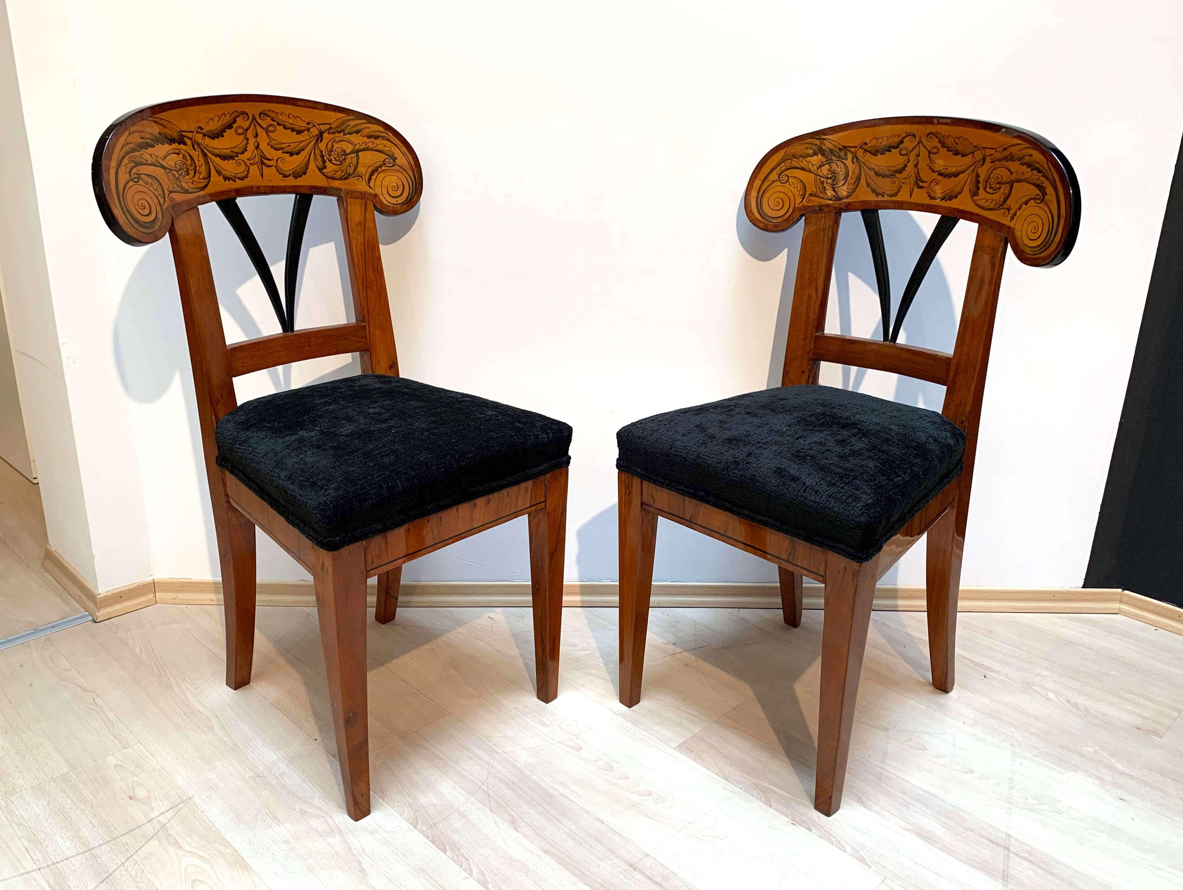 Inlay Pair of Biedermeier Shovel Chairs with Ink Painting, Walnut, South German, 1830s For Sale