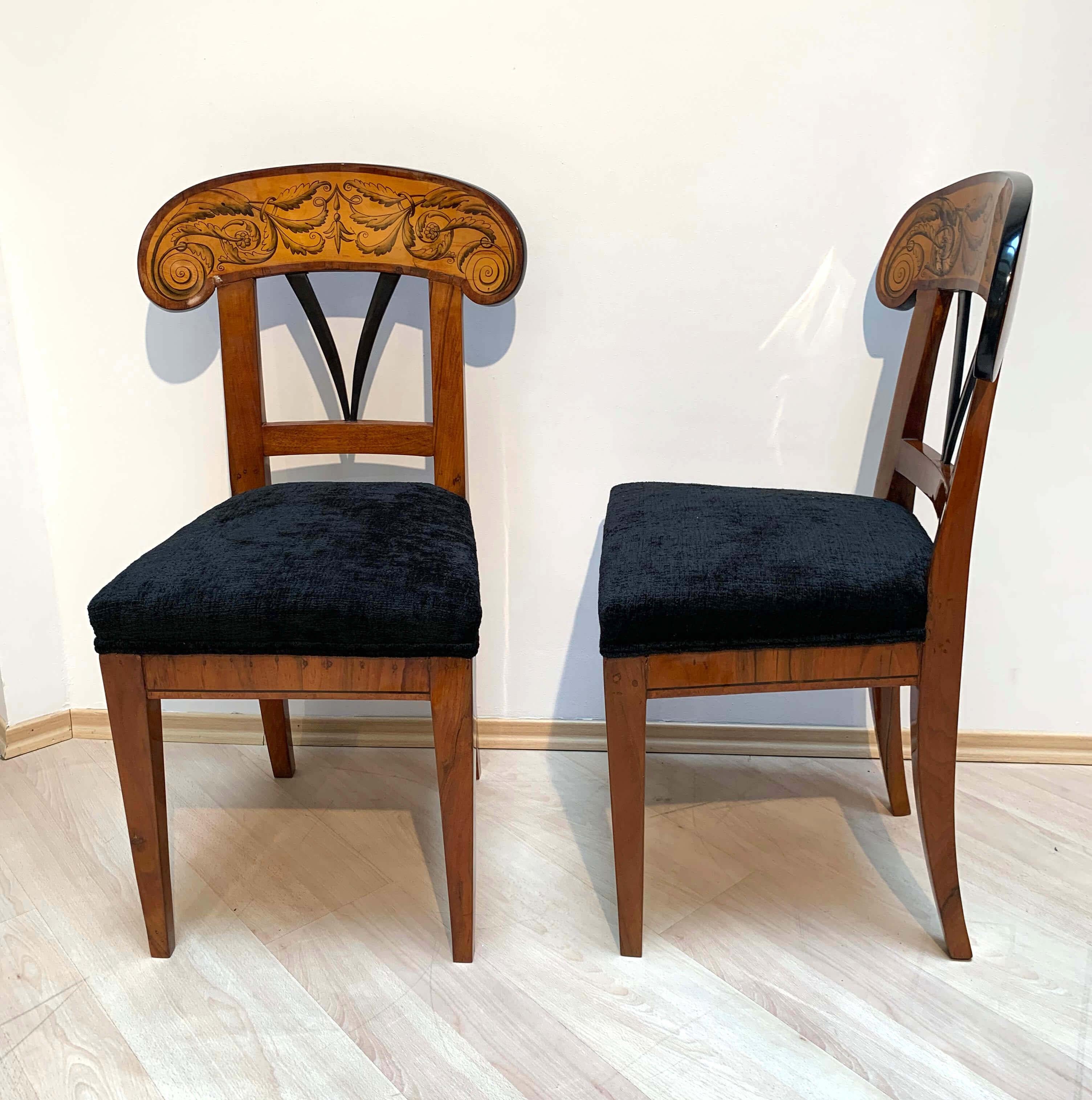 Pair of Biedermeier Shovel Chairs with Ink Painting, Walnut, South German, 1830s In Good Condition For Sale In Regensburg, DE