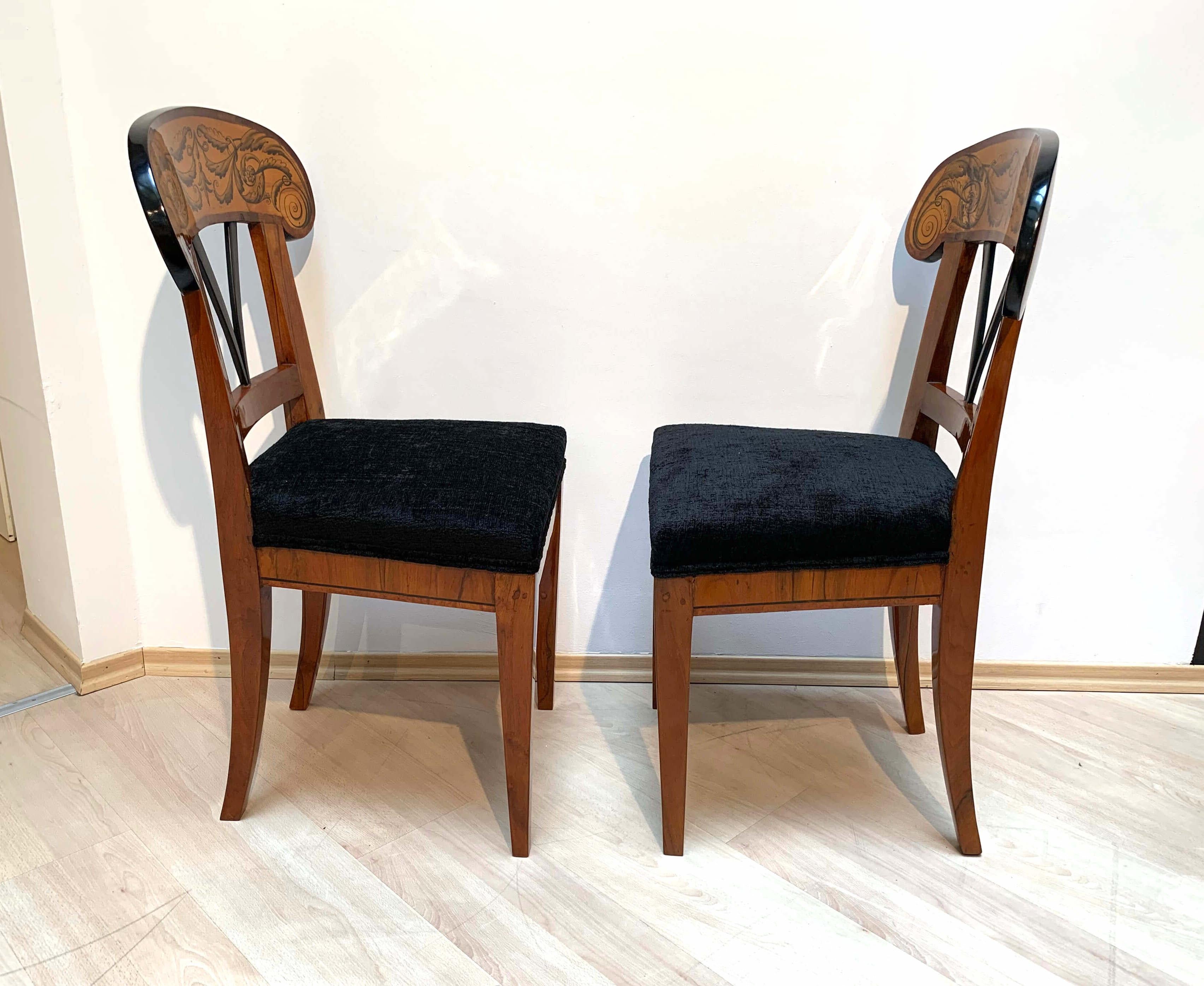 Velvet Pair of Biedermeier Shovel Chairs with Ink Painting, Walnut, South German, 1830s For Sale