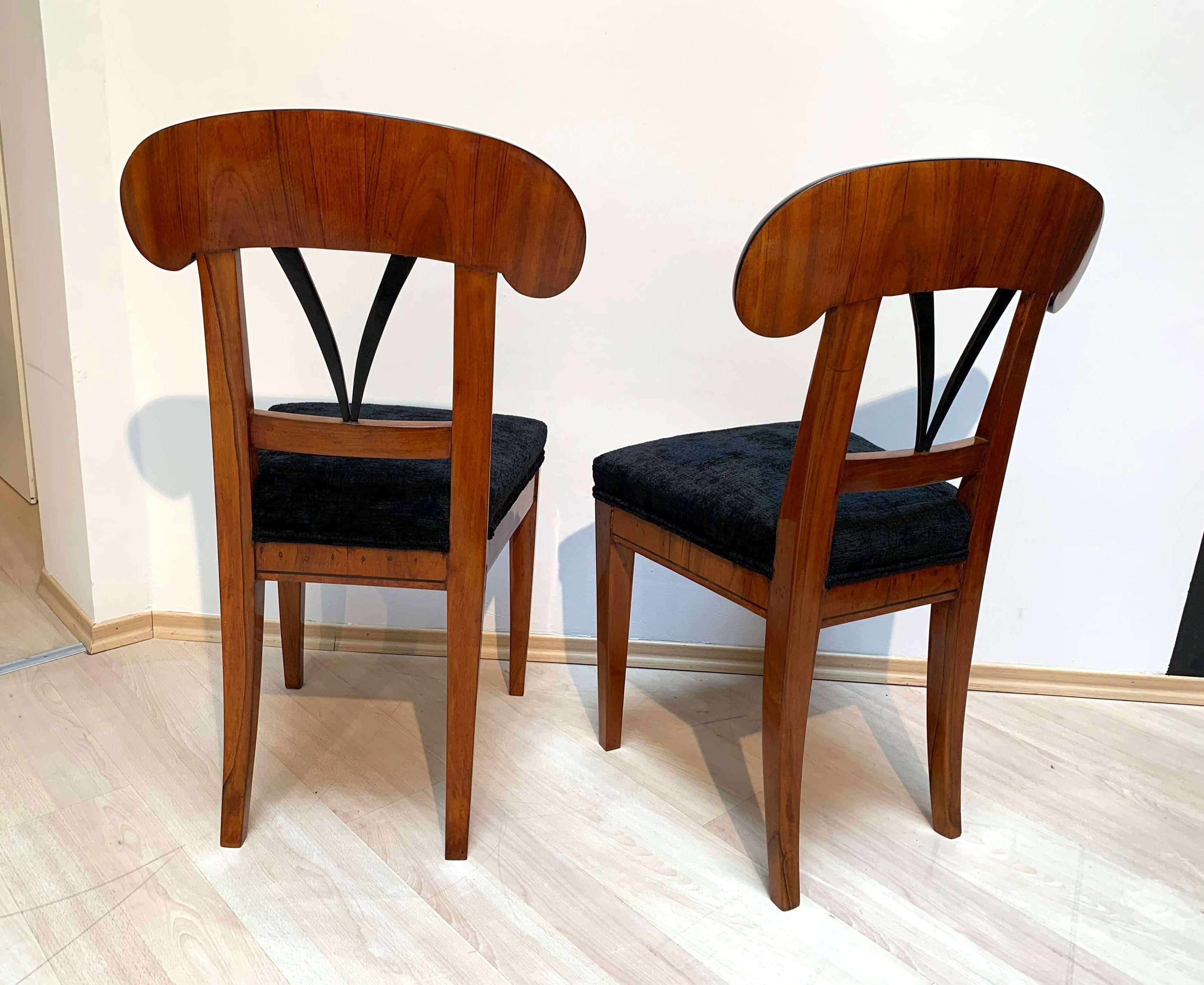 Pair of Biedermeier Shovel Chairs with Ink Painting, Walnut, South German, 1830s For Sale 2