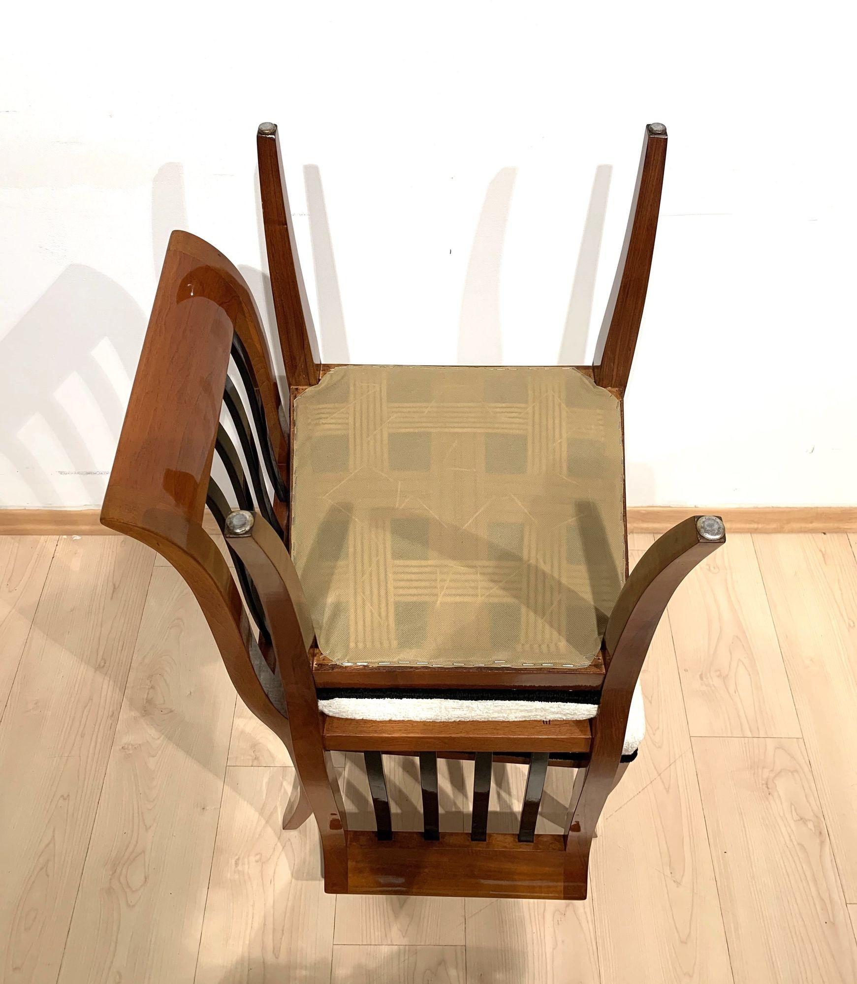 Pair of Biedermeier Side Chairs, Solid Walnut, Franconia, Germany, circa 1825 For Sale 14