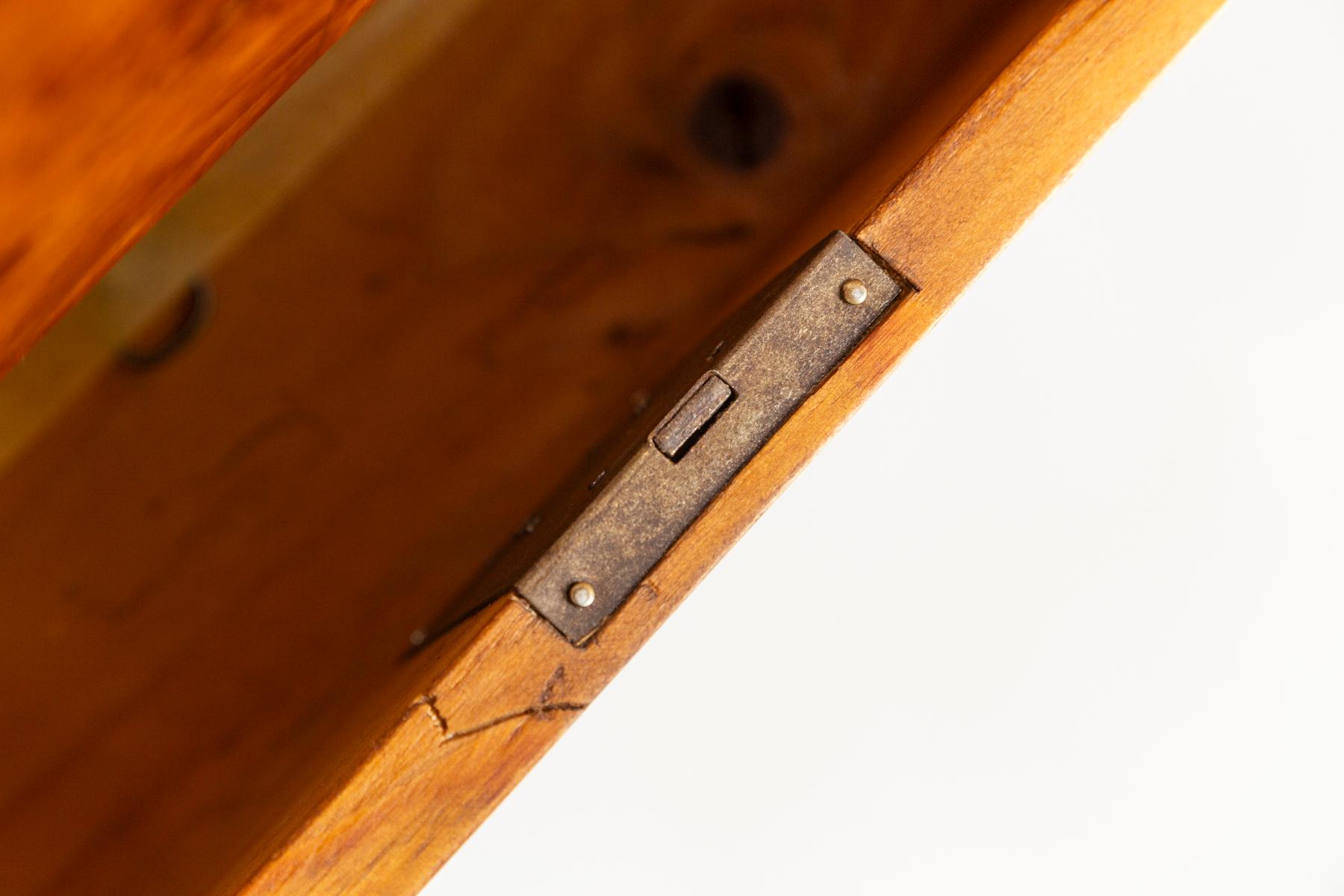 Coppia di cassapanche in stile Biedermeier in legno di betulla burlato in vendita 5
