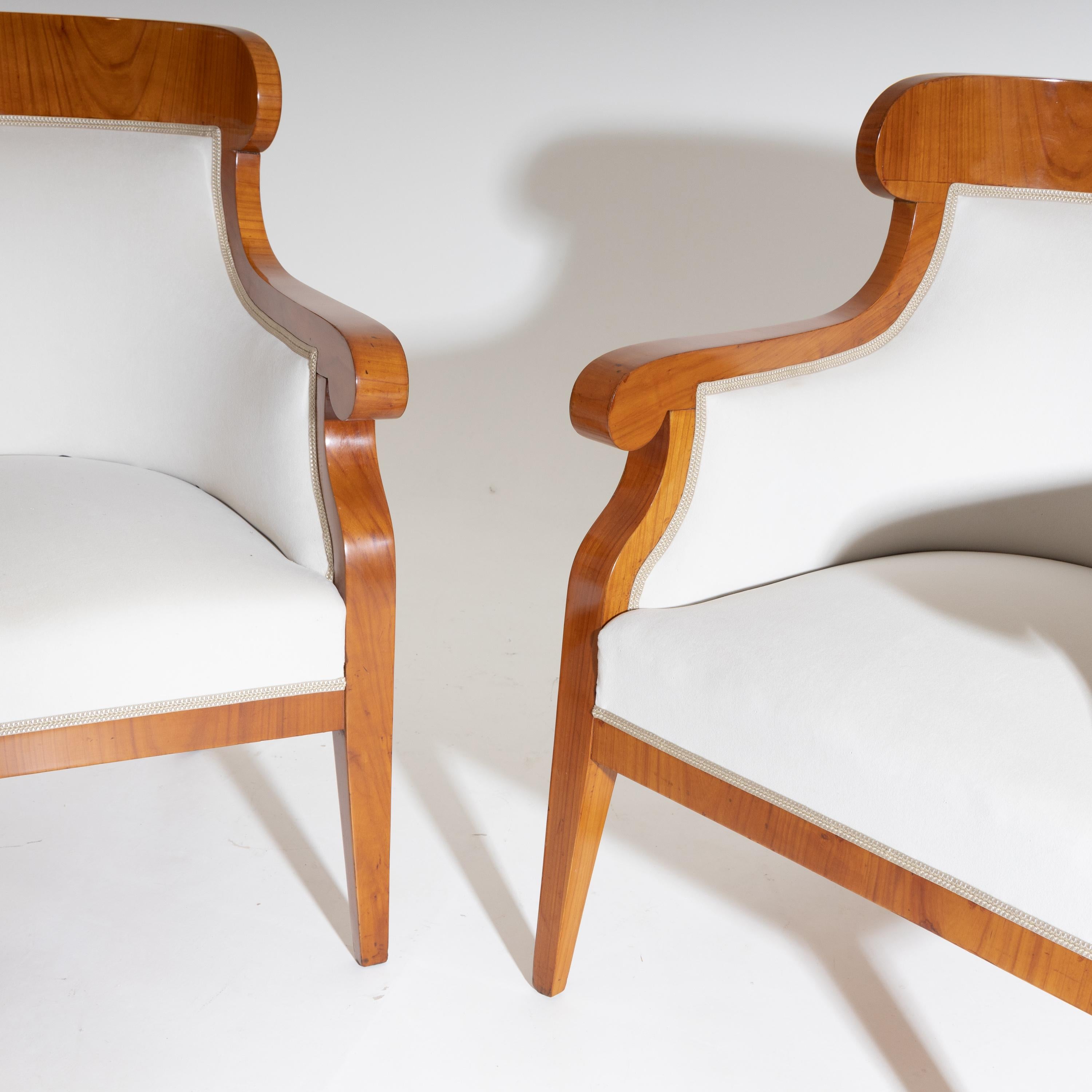 Paar Bergère-Stühle im Biedermeier-Stil aus Kirschholz:: Deutschland:: Ende 19 1