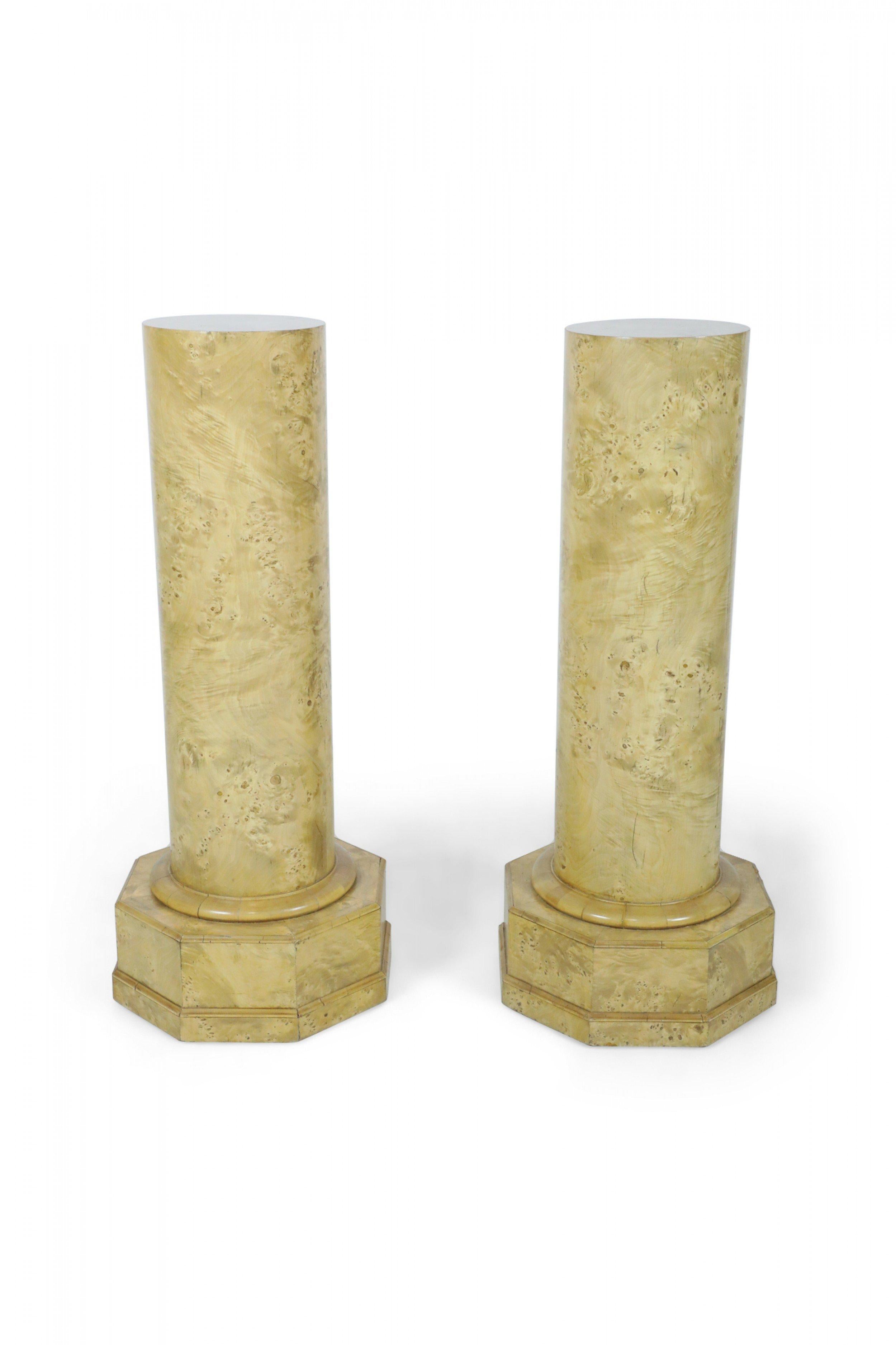 Pareja de pedestales de base octogonal de abedul de Carelia de estilo Biedermeier en venta 3