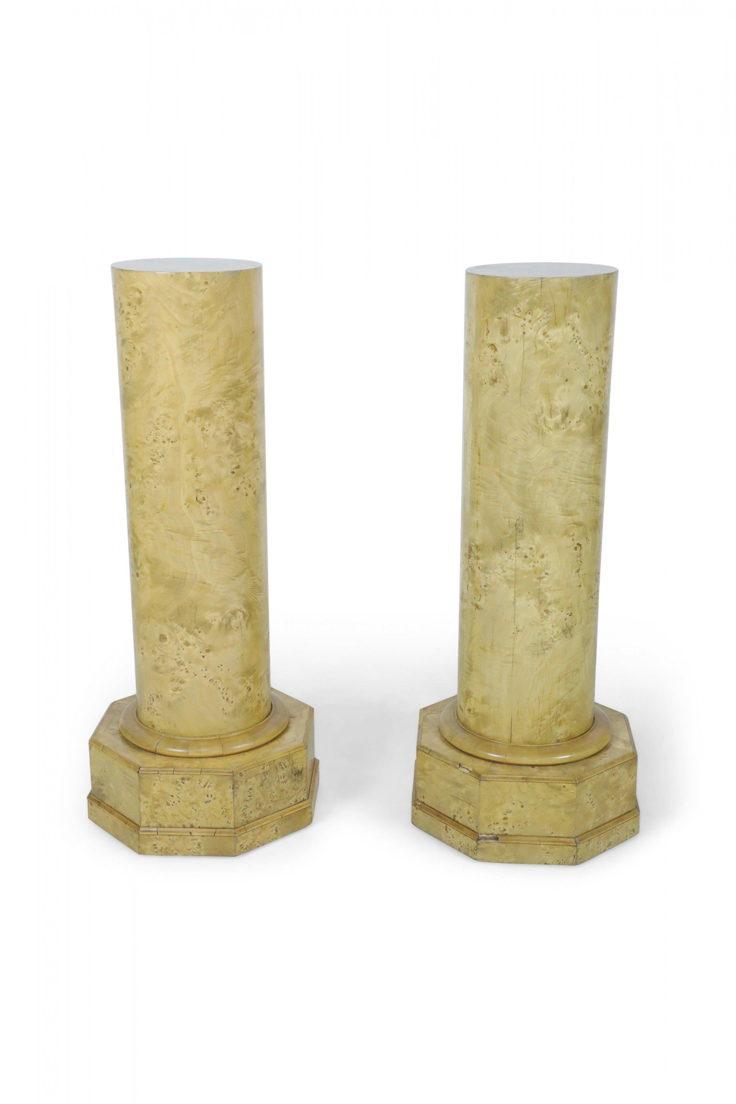 Pareja de pedestales de base octogonal de abedul de Carelia de estilo Biedermeier en venta 4