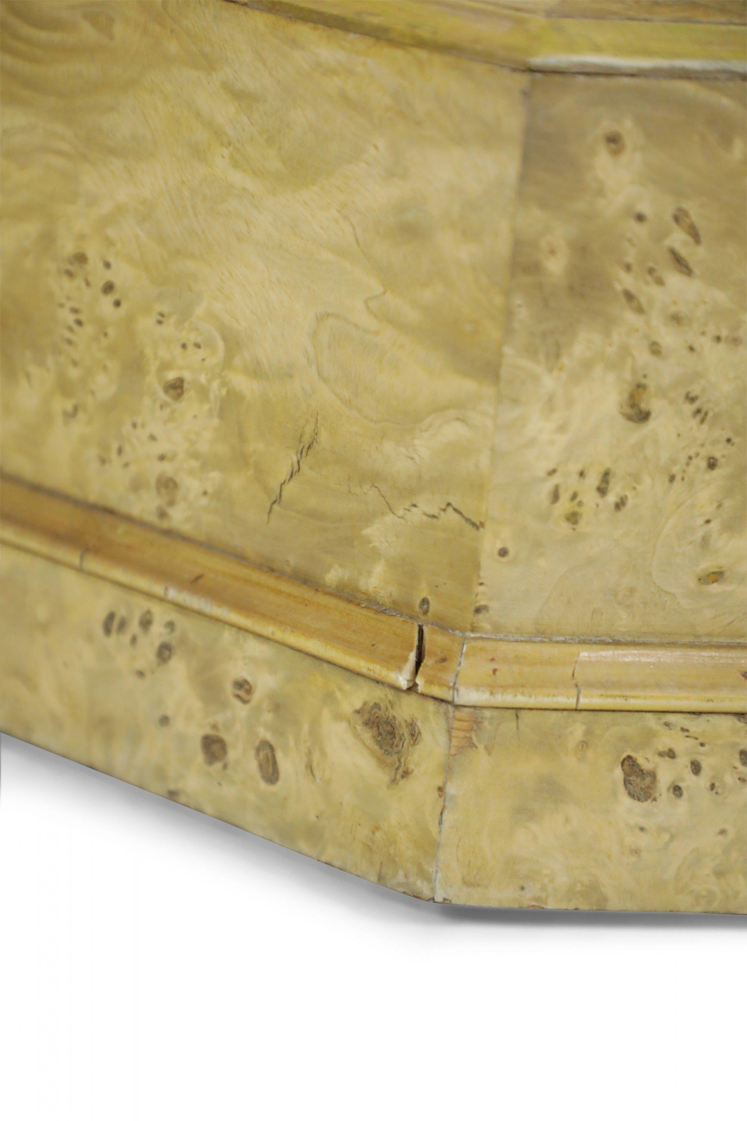 Pareja de pedestales de base octogonal de abedul de Carelia de estilo Biedermeier Madera en venta