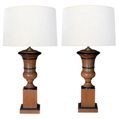 Paire de lampes en forme d'urne en acajou tourné de style Biedermeier avec Highlight ébonisé