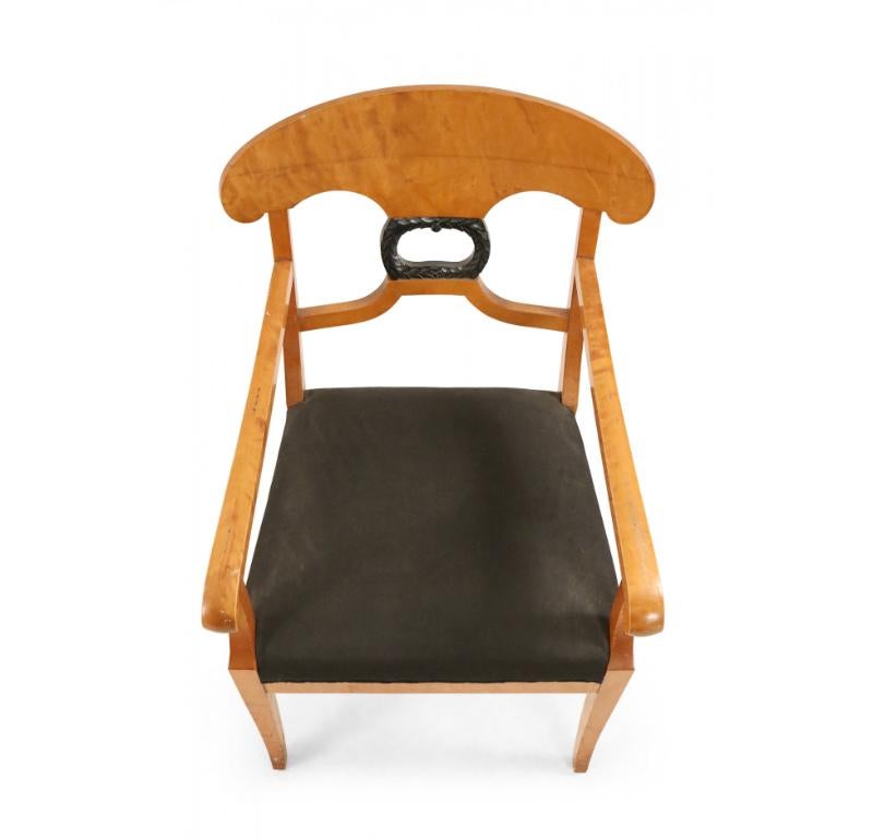 Coppia di poltrone da pranzo in stile Biedermeier in legno e tappezzeria nera in vendita 3