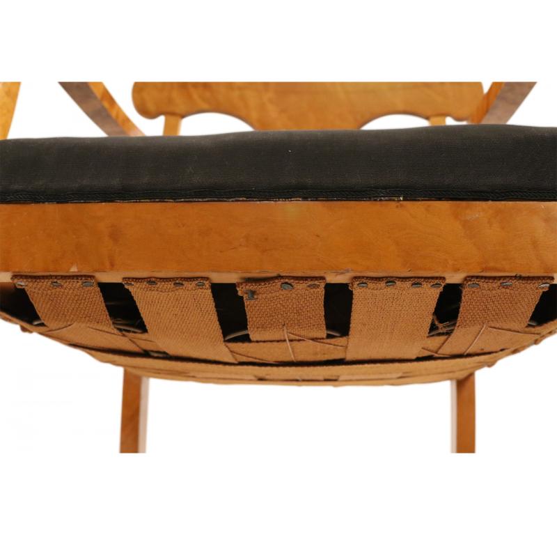 Coppia di poltrone da pranzo in stile Biedermeier in legno e tappezzeria nera in vendita 8
