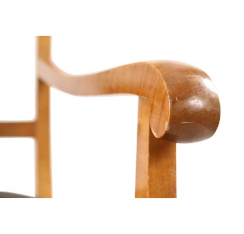Coppia di poltrone da pranzo in stile Biedermeier in legno e tappezzeria nera in vendita 11