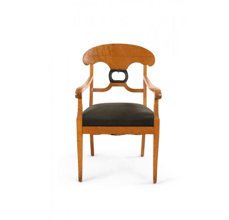 Svedese Coppia di poltrone da pranzo in stile Biedermeier in legno e tappezzeria nera in vendita