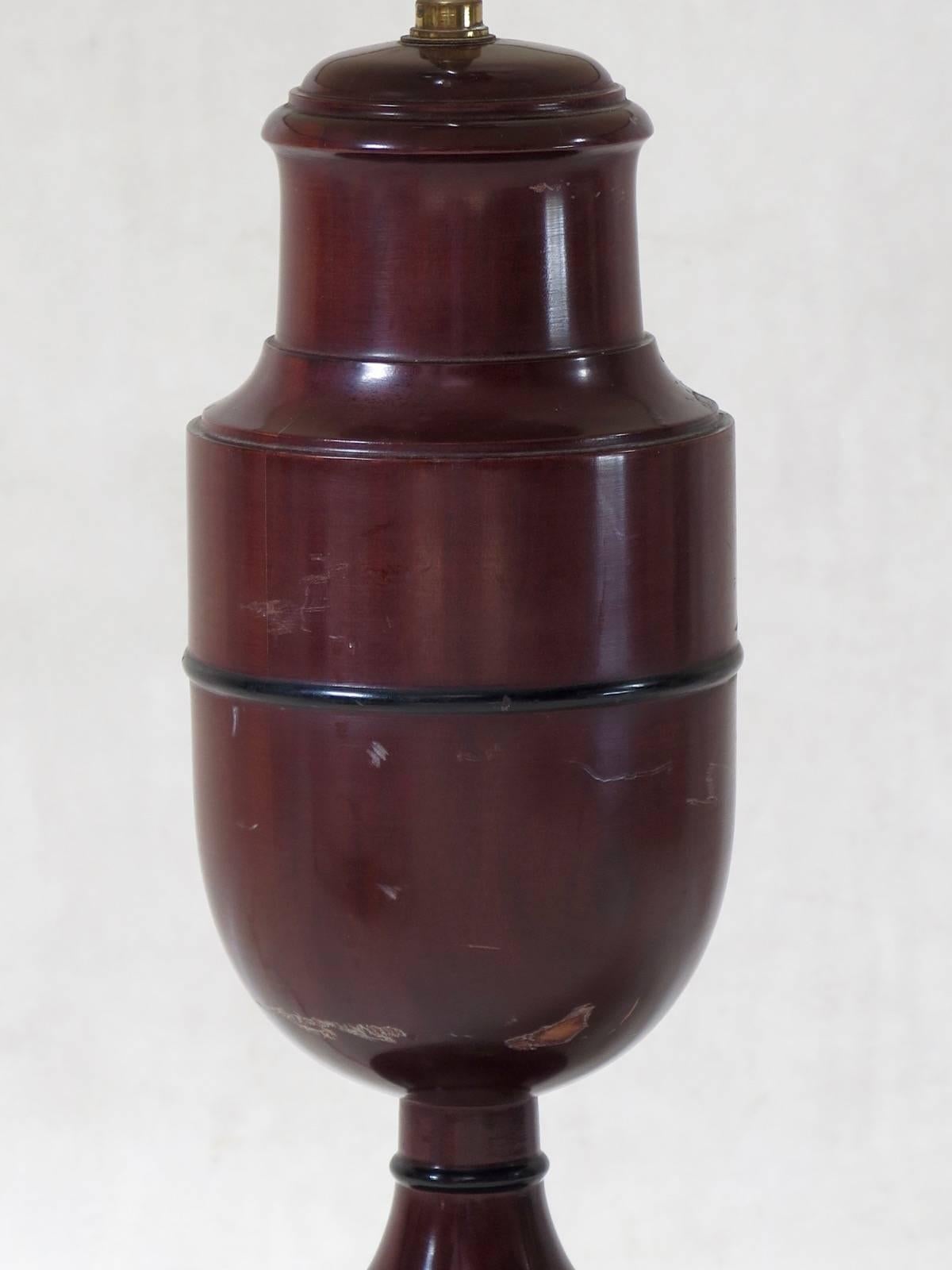 Paar Biedermeier-Lampen aus gedrehtem Holz, ca. 1920er Jahre im Zustand „Relativ gut“ im Angebot in Isle Sur La Sorgue, Vaucluse