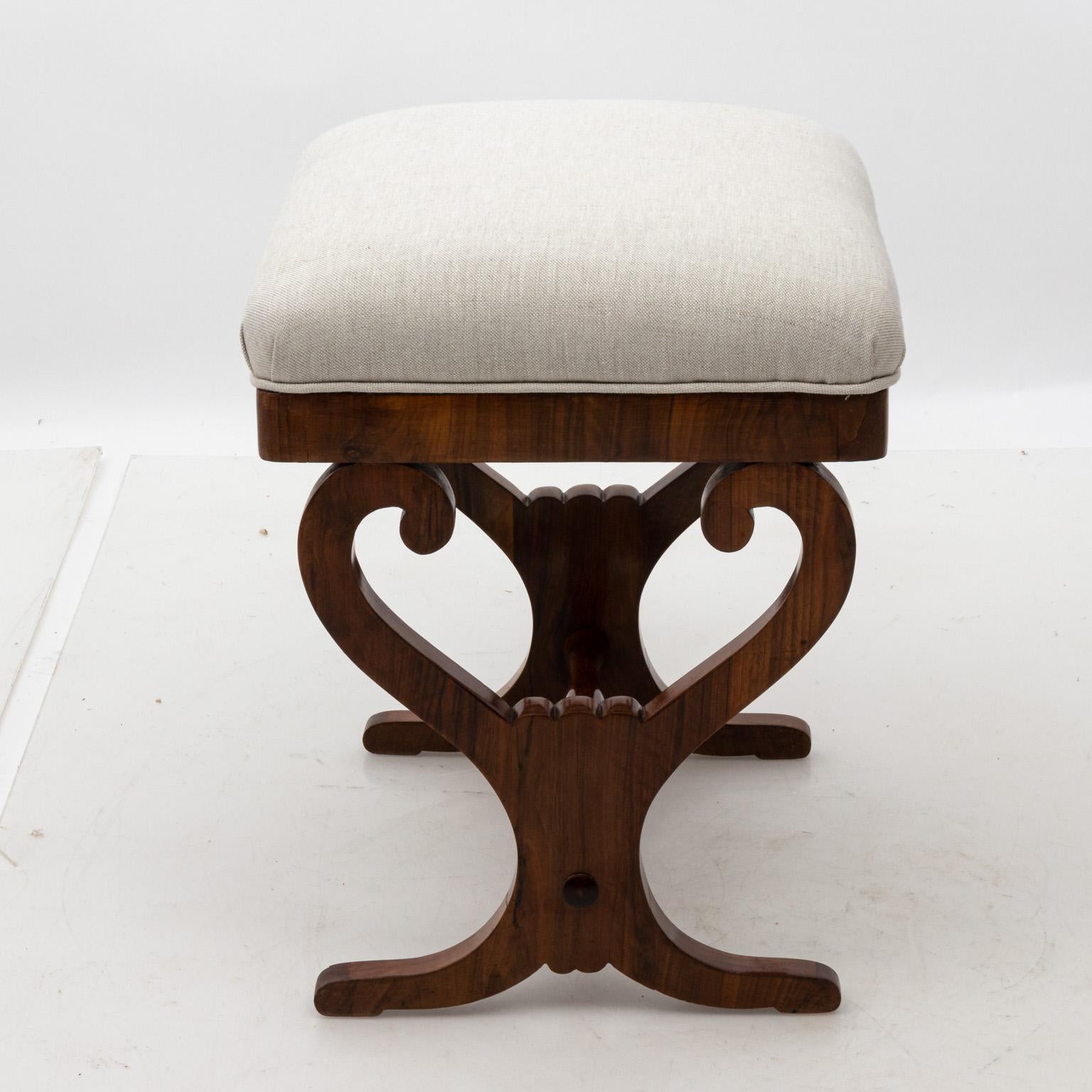 Pair of Biedermeier benches with scrolled legs, freshly upholstered in white linen fabric, circa 1890s. Made in Italy. Please note of wear consistent with age including minor chips to the wood.