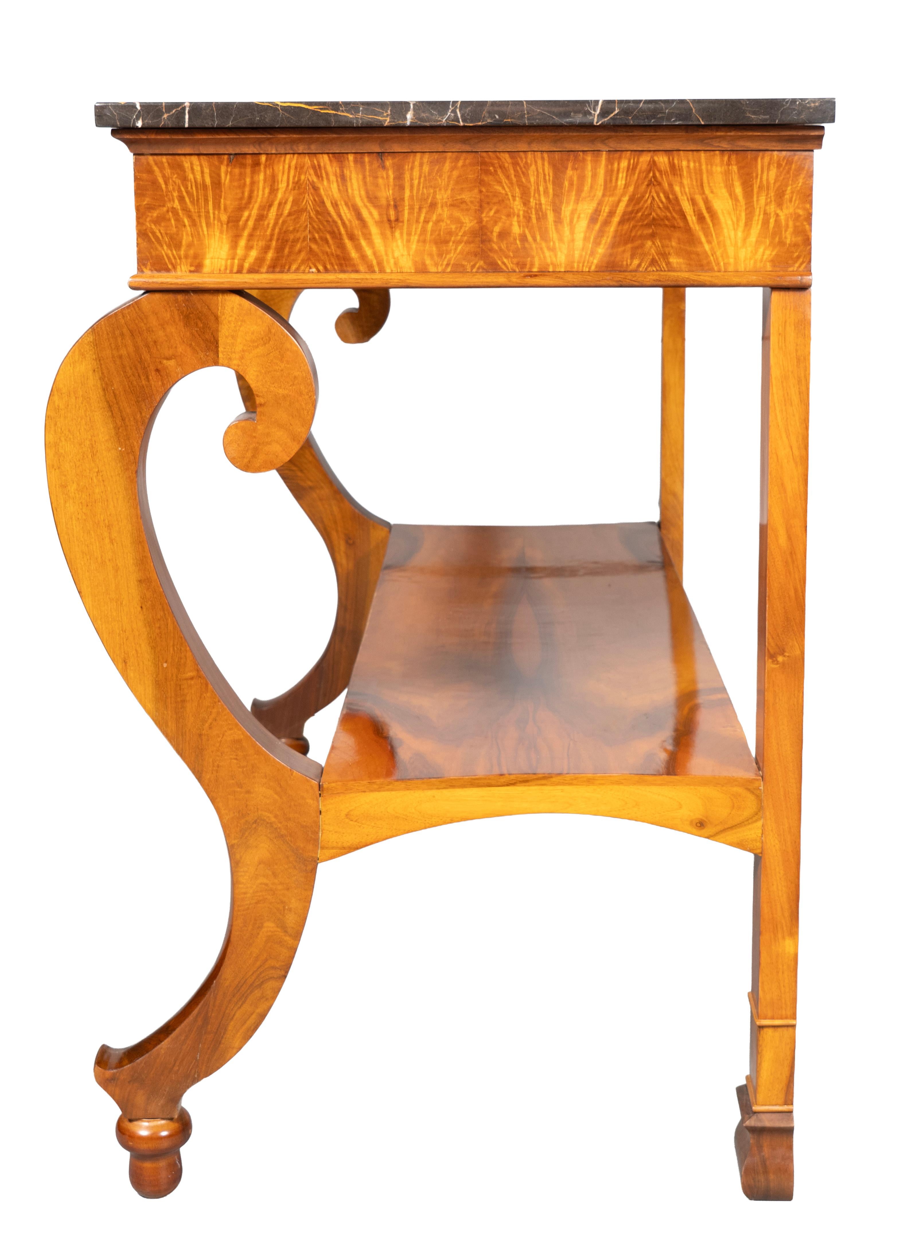 Pareja De Consolas Biedermeier De Nogal en venta 7