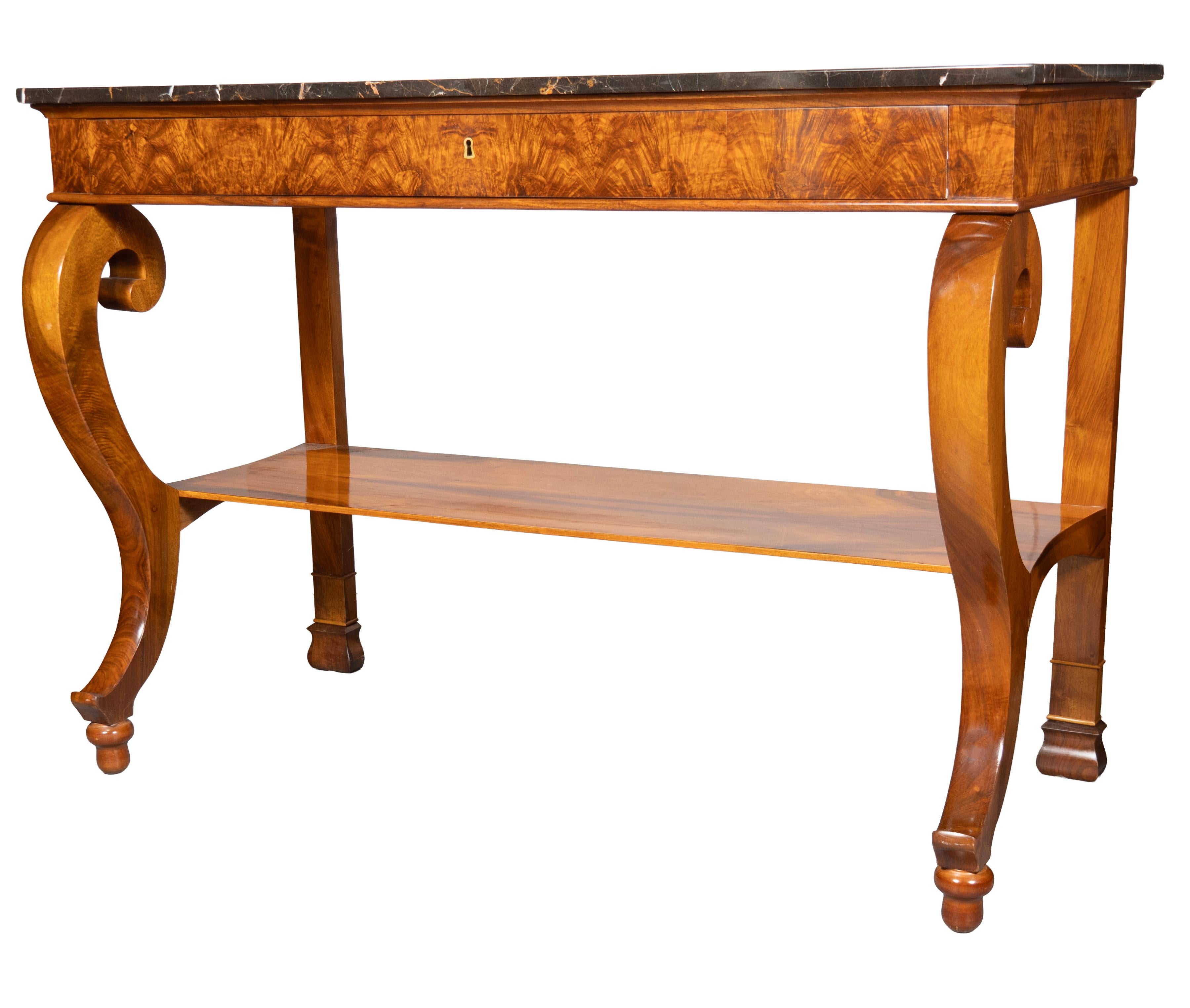Pareja De Consolas Biedermeier De Nogal en Bueno estado para la venta en Essex, MA