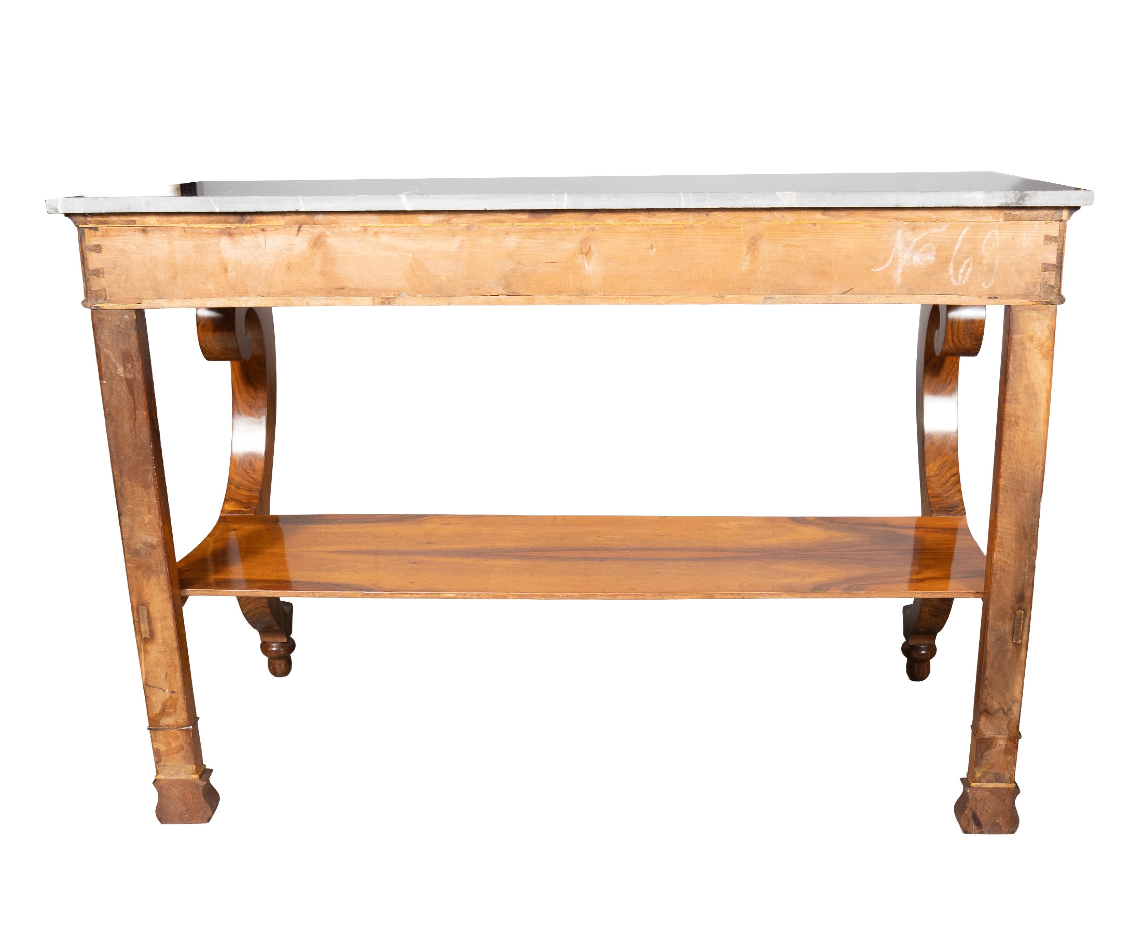 Pareja De Consolas Biedermeier De Nogal en venta 2