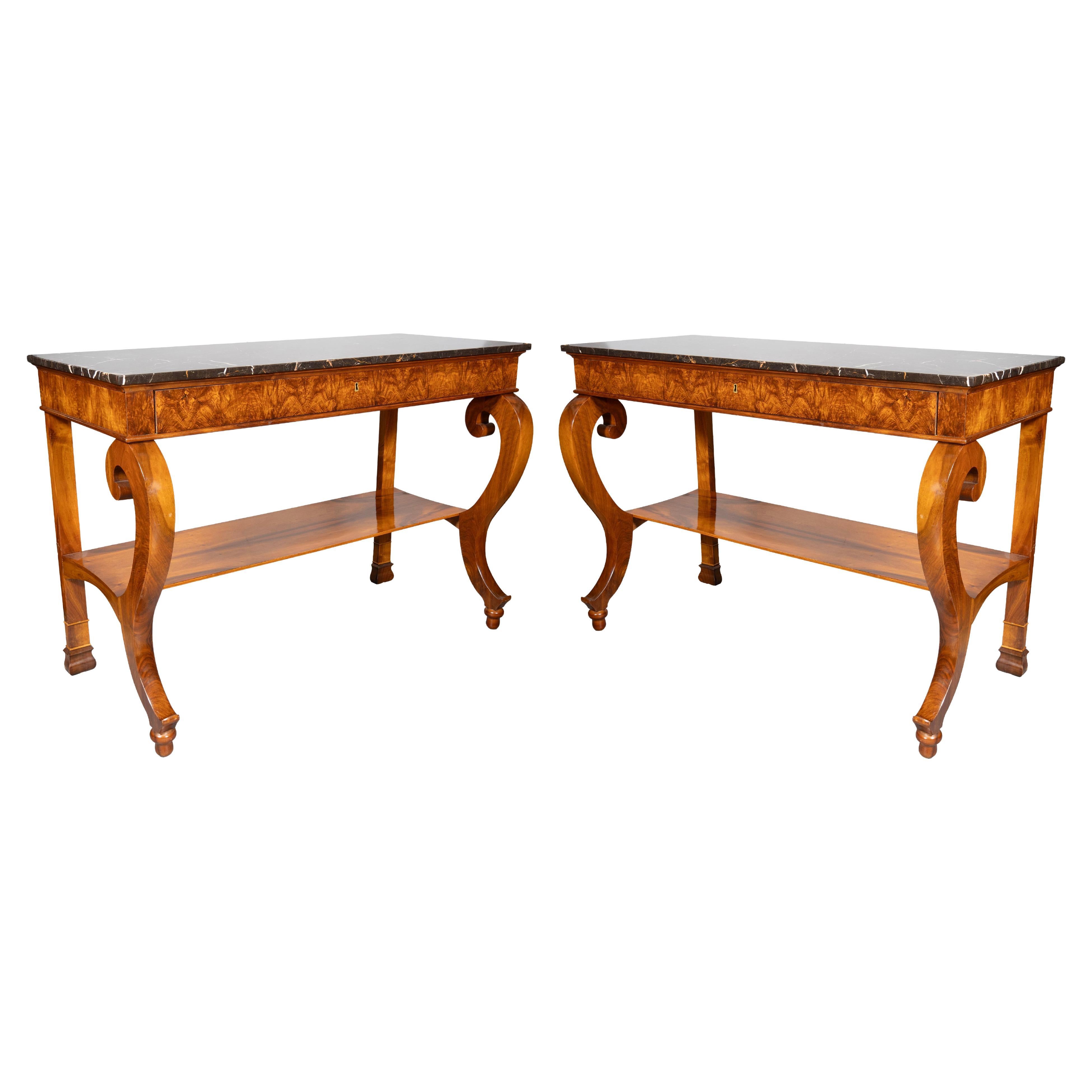 Pareja De Consolas Biedermeier De Nogal en venta