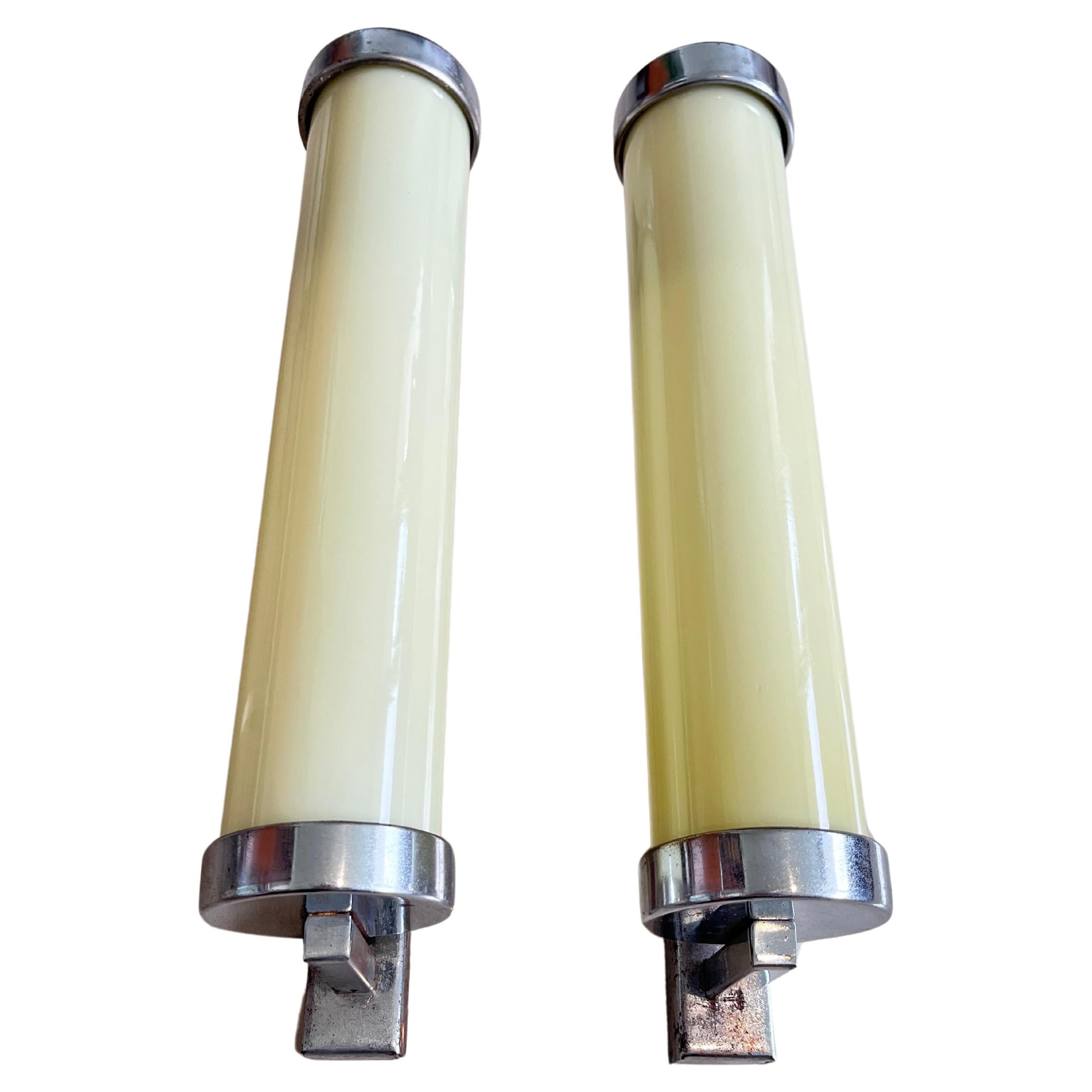 Paar Big Chrome Milchglas  Bauhaus / Funktionalistische Wandlampen - 1930er Jahre 