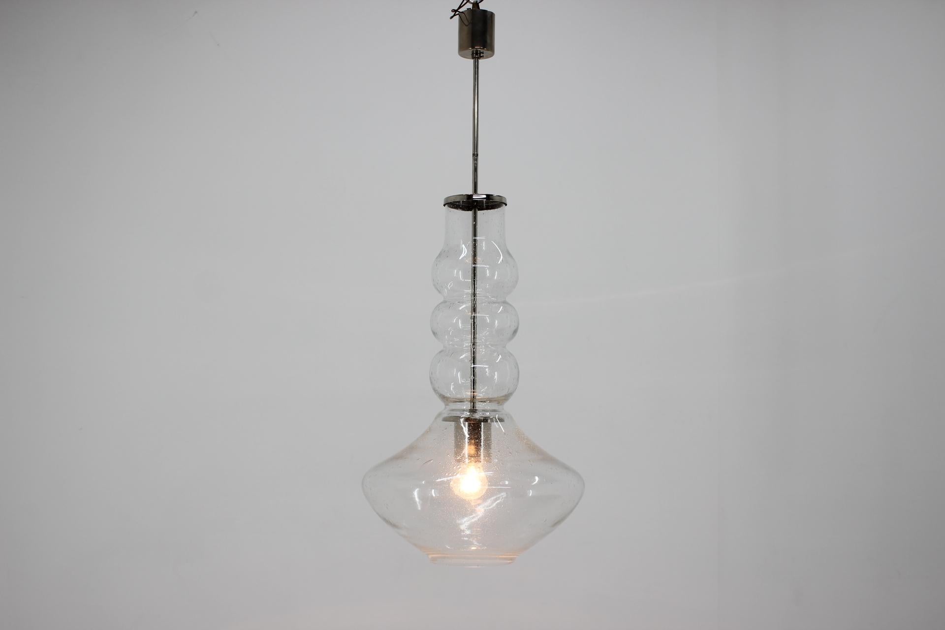 - Fabriqué en Tchécoslovaquie, vers les années 1960
- Verre fait à la main avec des bulles
- Origine : hôtel.