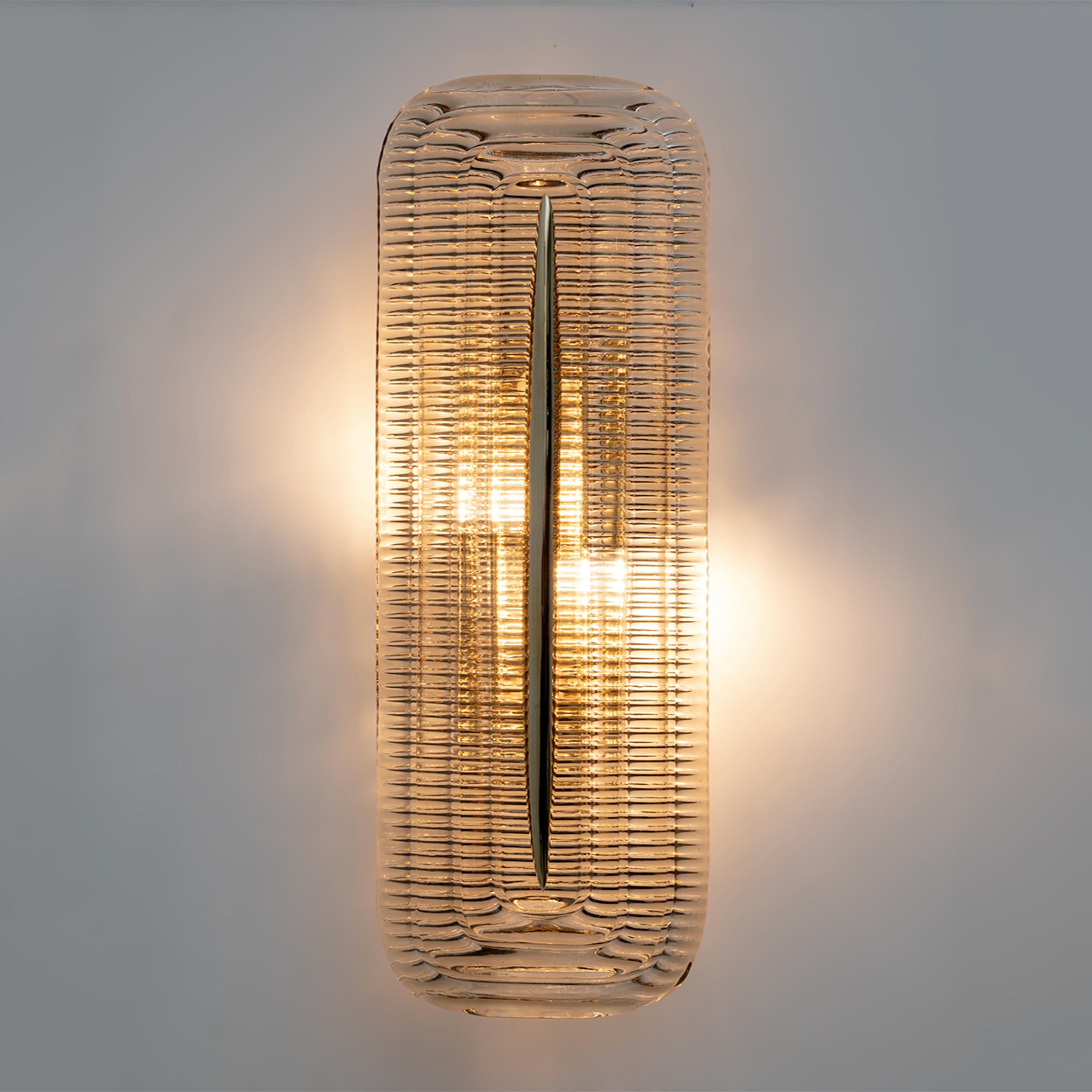 Zwei große moderne italienische Wandleuchter aus Muranoglas und Messing (Moderne der Mitte des Jahrhunderts) im Angebot