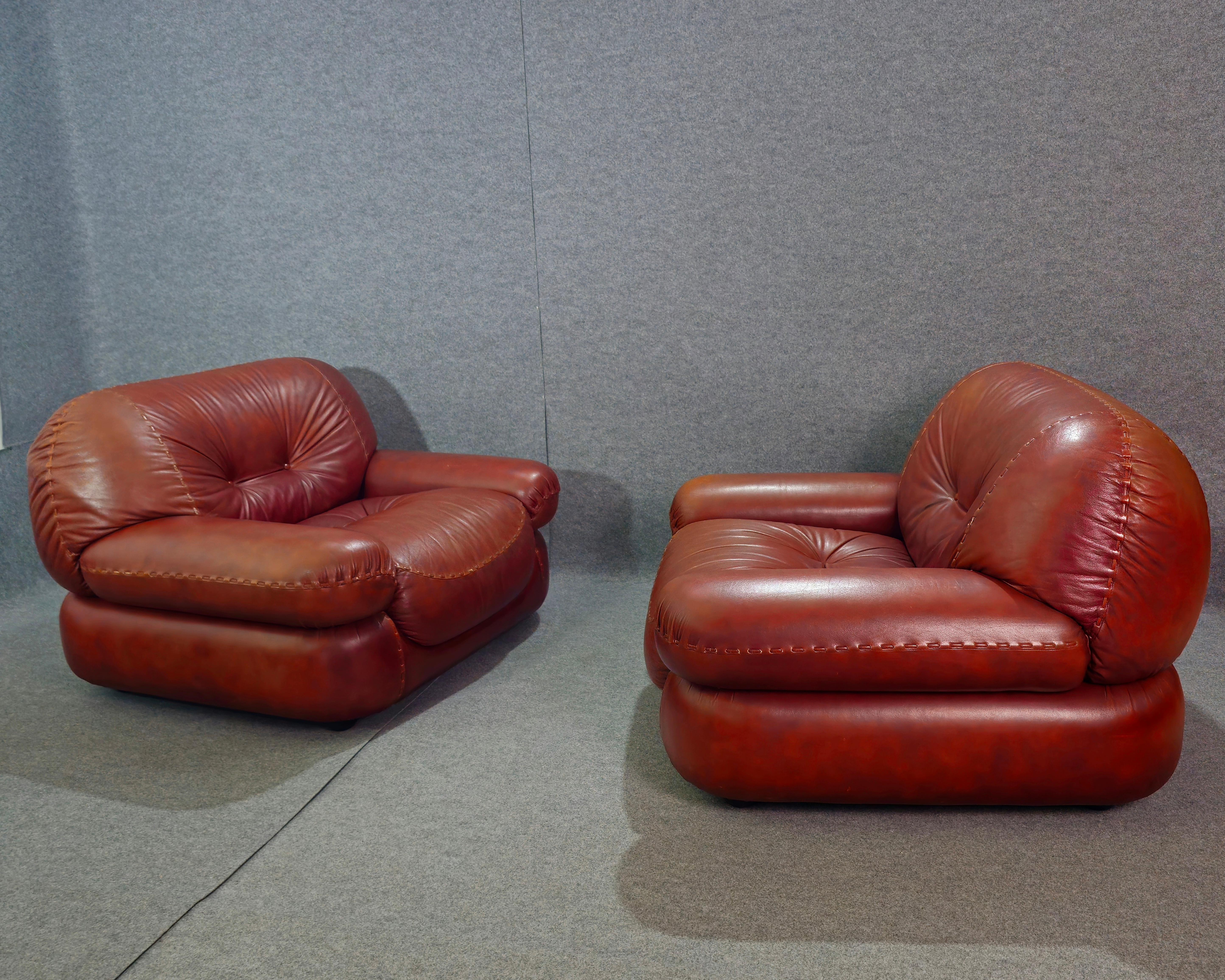 Pair of big Lounge Chairs in Leather Italian Signed Sapporo for Mobil Girgi 70s  4