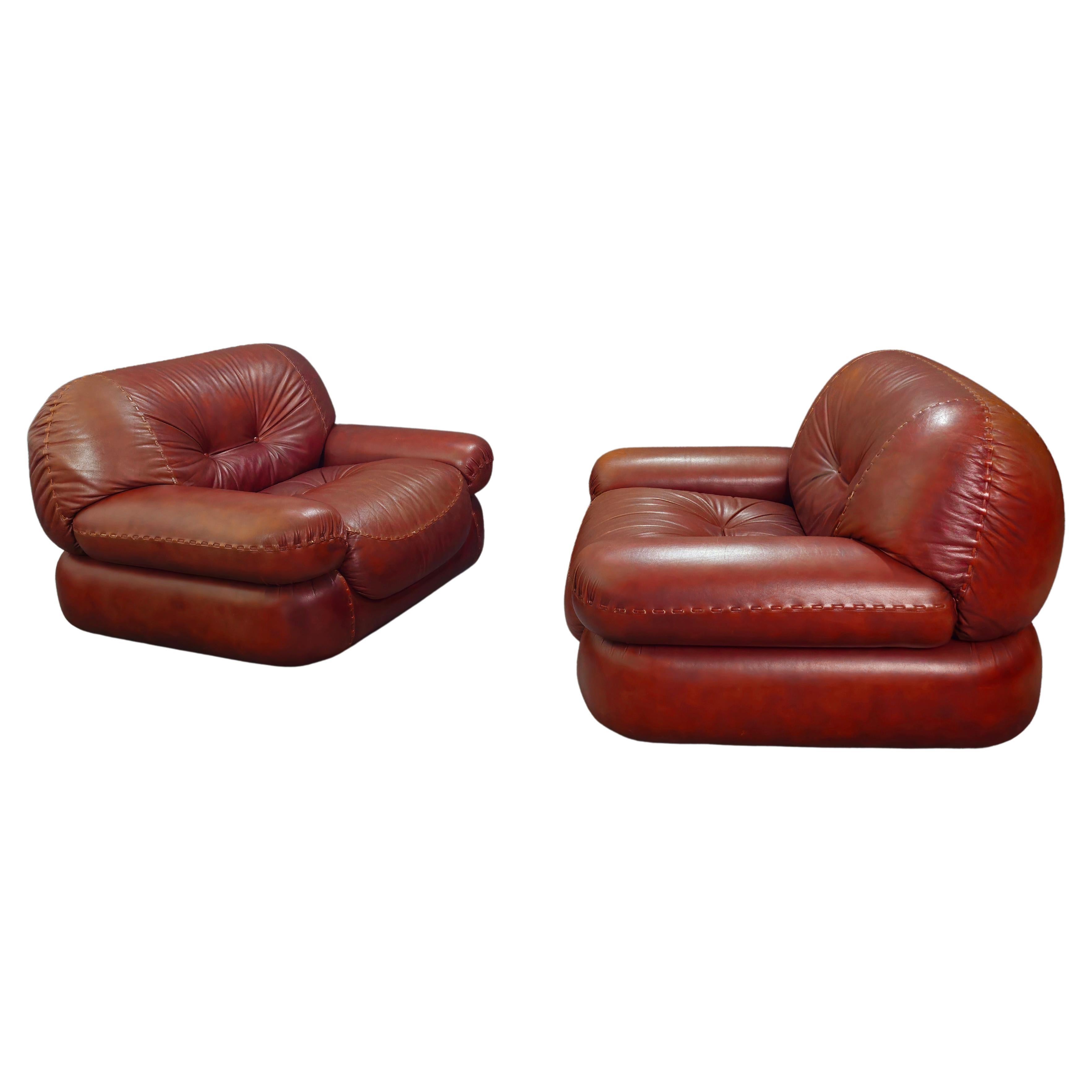 Pair of big Lounge Chairs in Leather Italian Signed Sapporo for Mobil Girgi 70s  For Sale