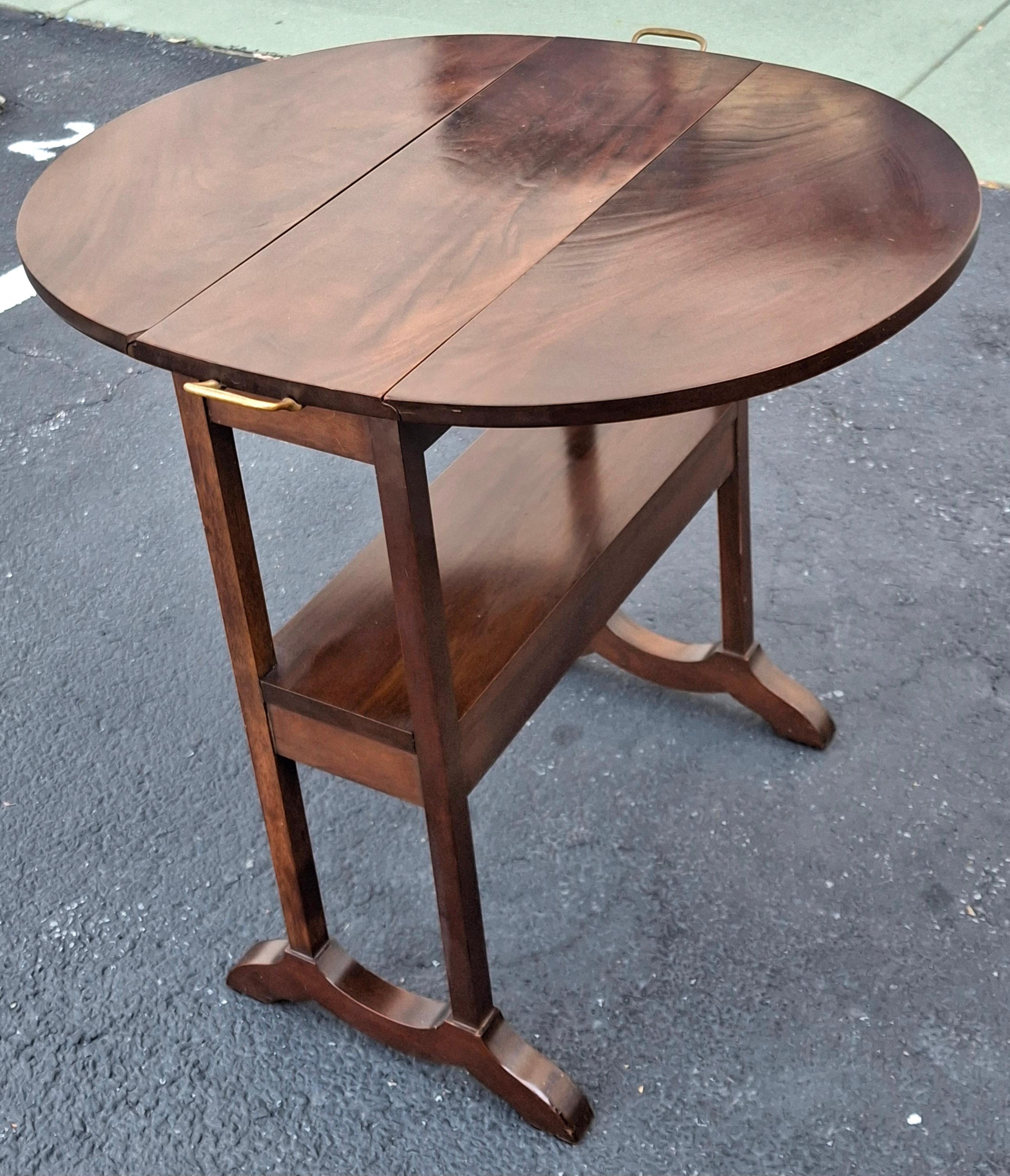 20th Century Pair of Biggs Furniture Regency Style Mahogany Drop-Leaf Serving Tables For Sale