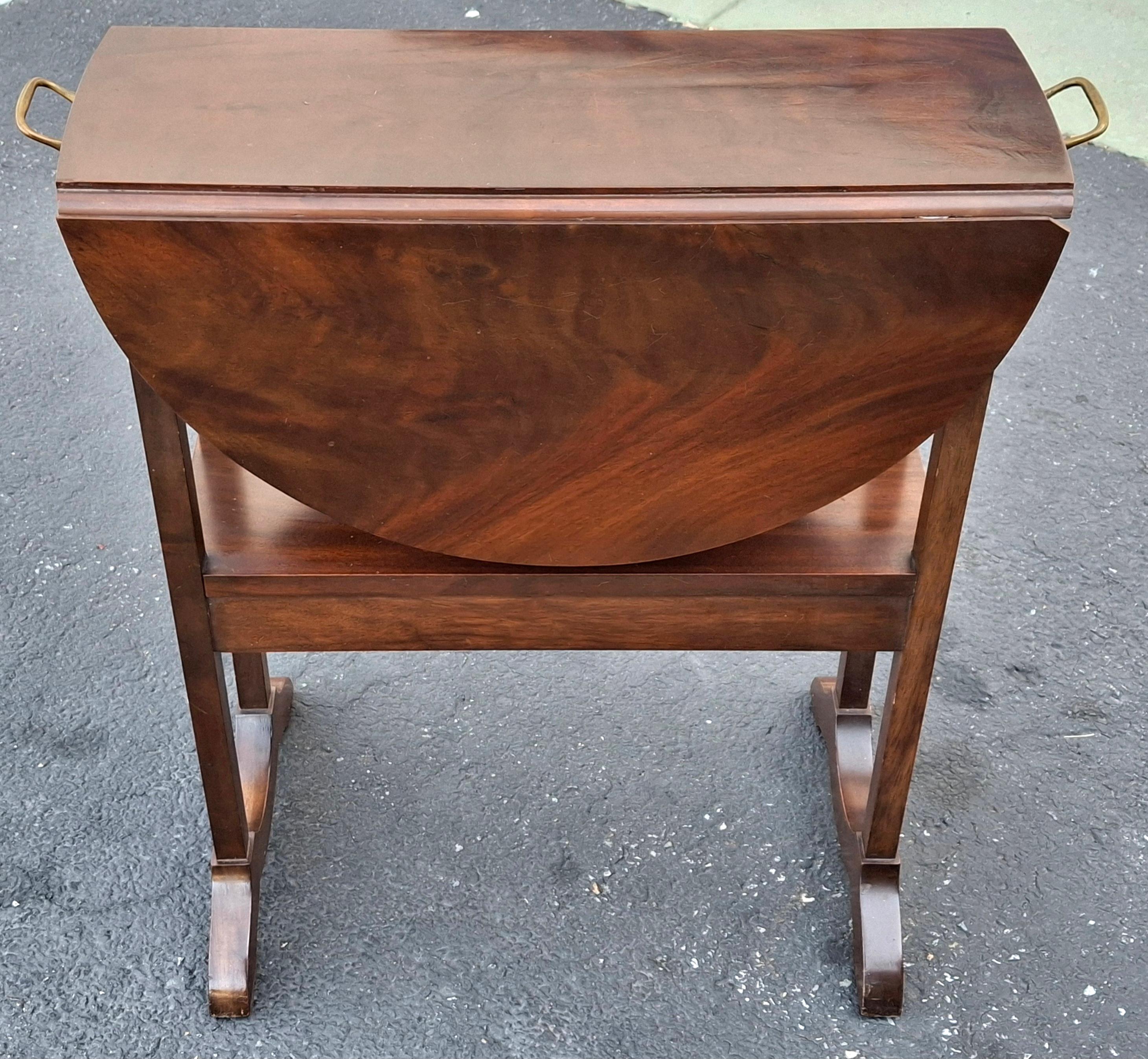 Pair of Biggs Furniture Regency Style Mahogany Drop-Leaf Serving Tables For Sale 1